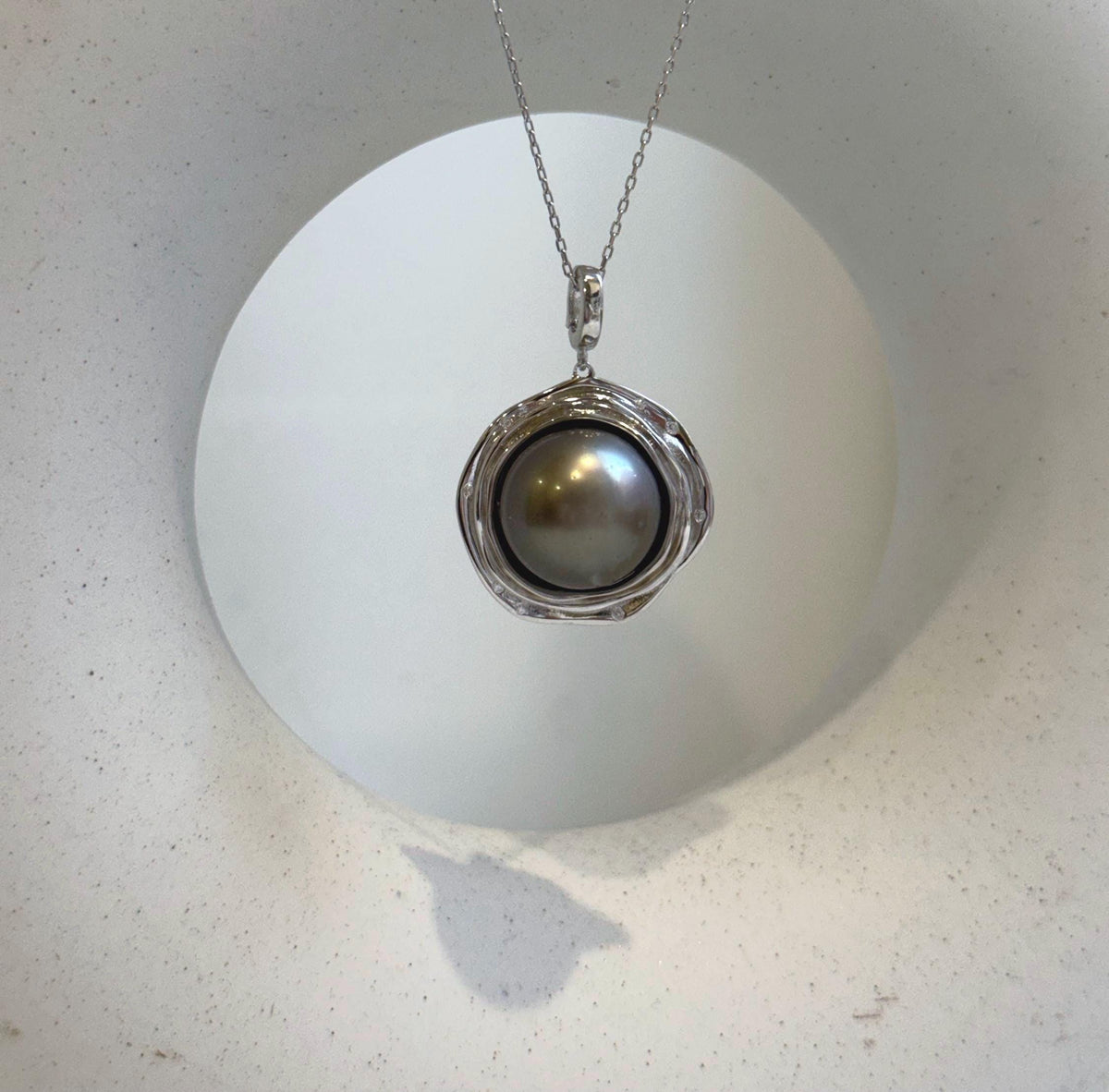 Elly’s 15.2mm Rare Huge Tahitian platinum Ocean Pearl pendant: Strong luster, S925 silver pendant chain set. Pearl jewelry idea. gift for her