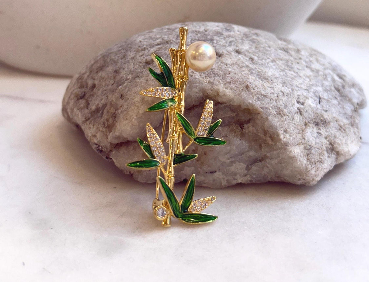 Elly’s Light Gold pearl Bamboo brooch: Extreme luster mirrored, 8.2mm, 1.7x5.7cm. Pearl jewelry idea, cute brooch