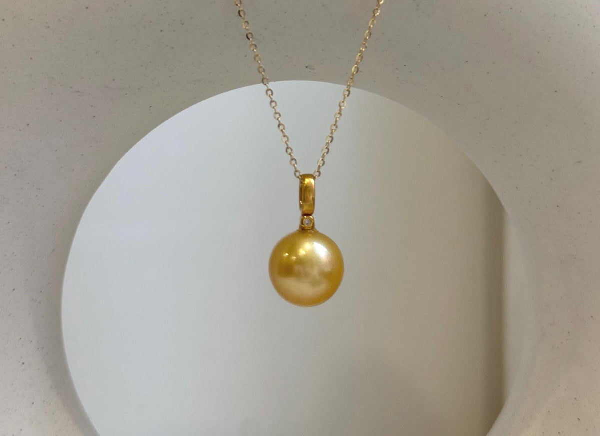 Elly’s Au750 18K Gold 11.4mm South Sea Deep Golden Ocean Pearl Pendant: Extreme luster mirrored, real gold pendant with diamond 0.01ct.  gift for her daily wear
