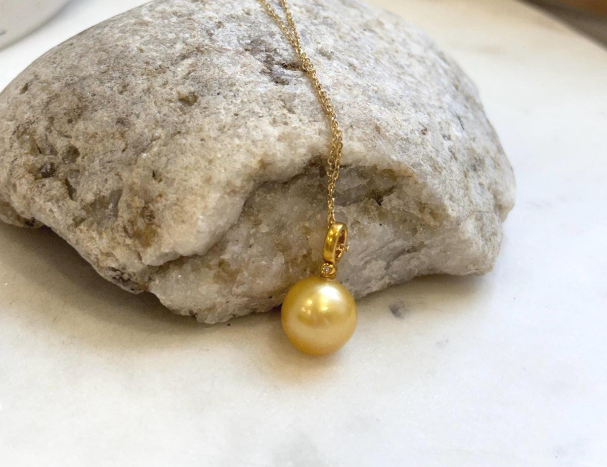 Elly’s Au750 18K Gold 11.4mm South Sea Deep Golden Ocean Pearl Pendant: Extreme luster mirrored, real gold pendant with diamond 0.01ct.  gift for her holiday