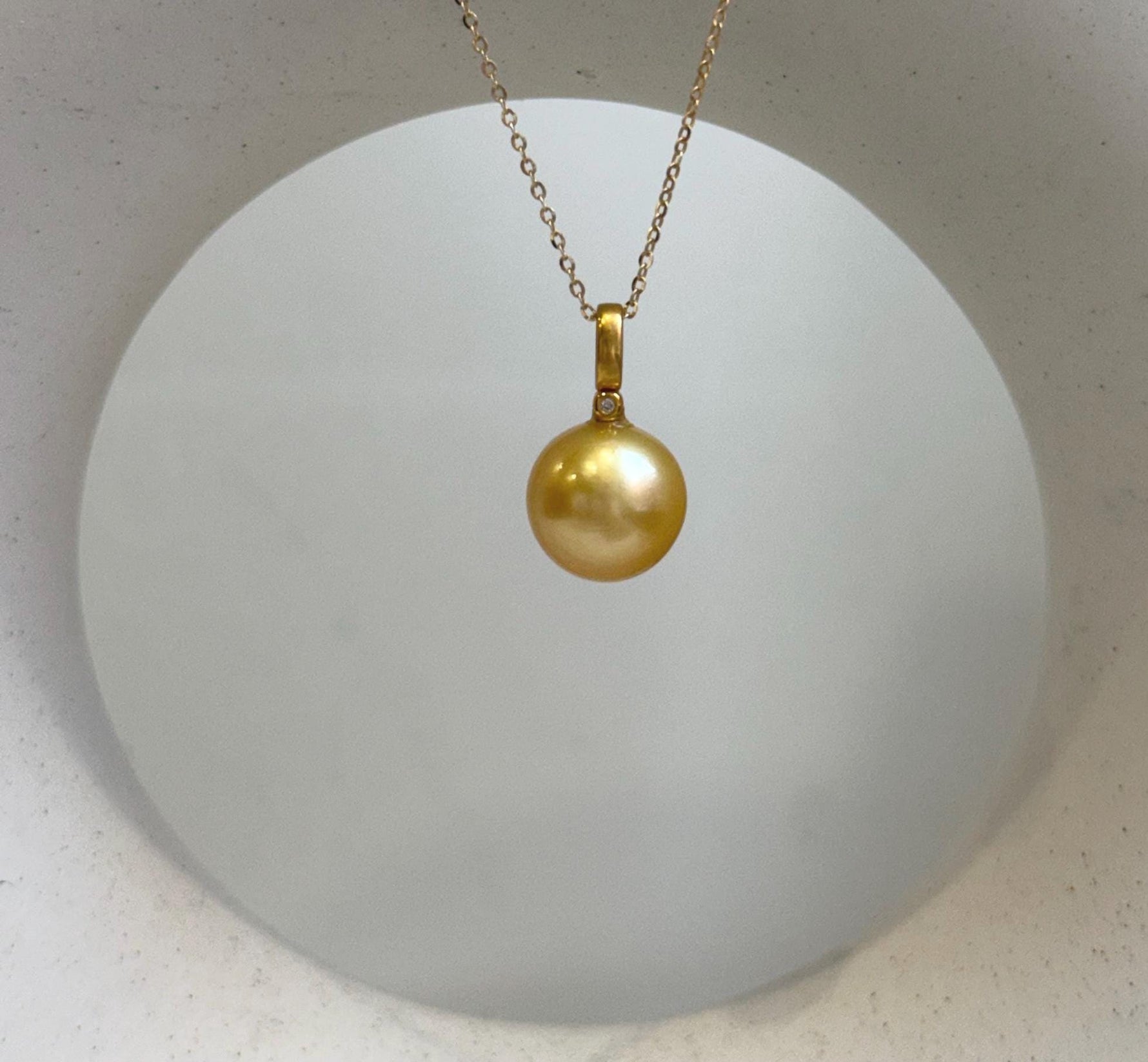 Elly’s Au750 18K Gold 11.4mm South Sea Deep Golden Ocean Pearl Pendant: Extreme luster mirrored, real gold pendant with diamond 0.01ct.  gift for her