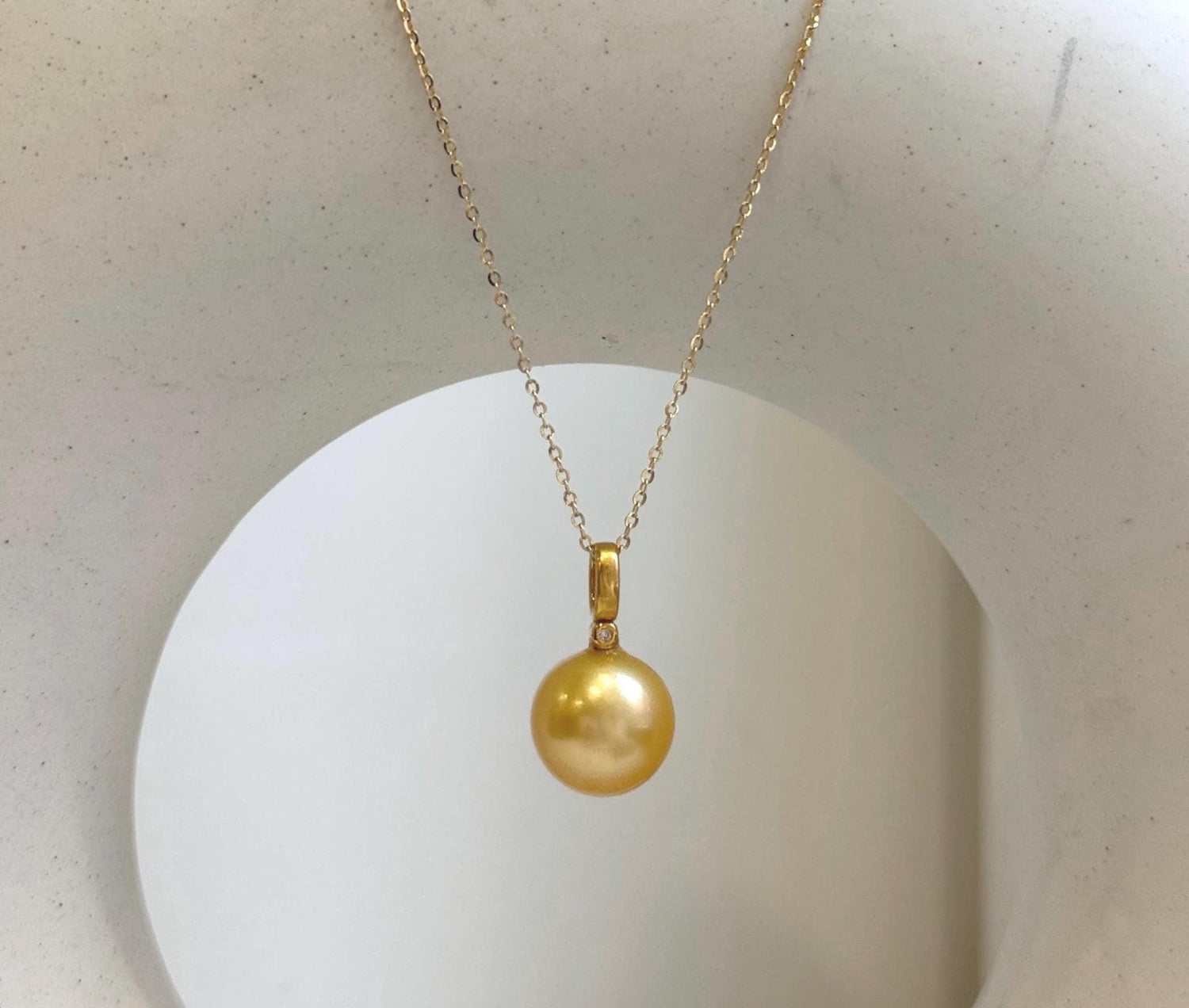 Elly’s Au750 18K Gold 11.4mm South Sea Deep Golden Ocean Pearl Pendant: Extreme luster mirrored, real gold pendant with diamond 0.01ct.