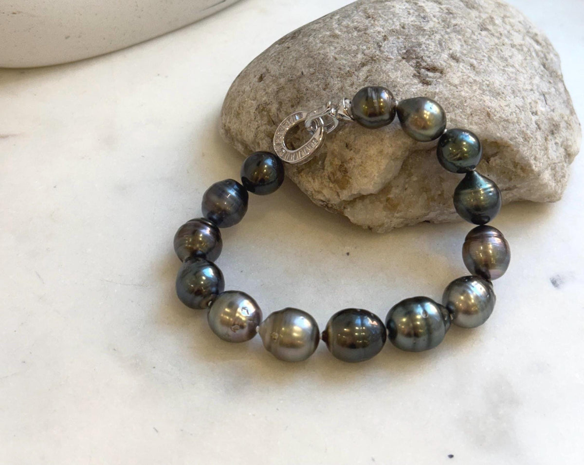 Elly’s 10.1-11.7mm 14pcs Tahitian Ocean peacock green huber Pearls Bracelet: Extreme luster, 8.1” knotted. Pearl jewelry idea. gift for her daily bracelet