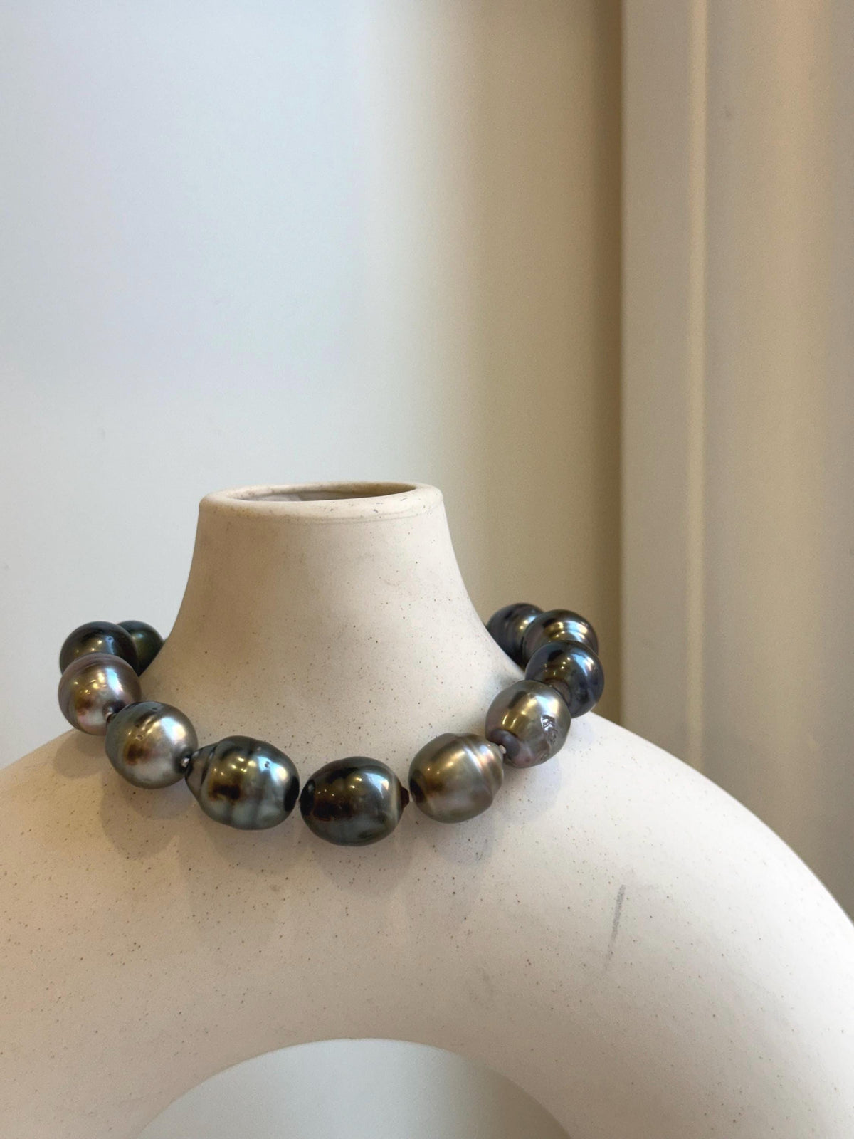 Elly’s 10.1-11.7mm 14pcs Tahitian Ocean peacock green huber Pearls Bracelet: Extreme luster, 8.1” knotted. Pearl jewelry idea.