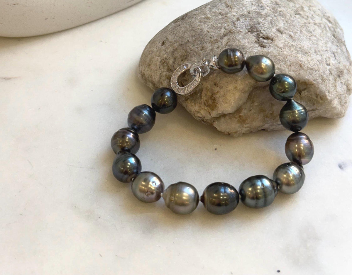 Elly’s 10.1-11.7mm 14pcs Tahitian Ocean peacock green huber Pearls Bracelet: Extreme luster, 8.1” knotted. Pearl jewelry idea. gift for her holiday