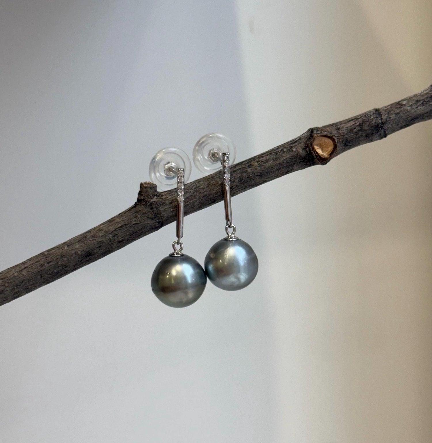 Elly’s 11.8mm Tahitian silver platinum ocean Pearls Earrings chandeliers: Extreme luster mirrored, 2.9cm high, S925 silver cool earrings. gift for her