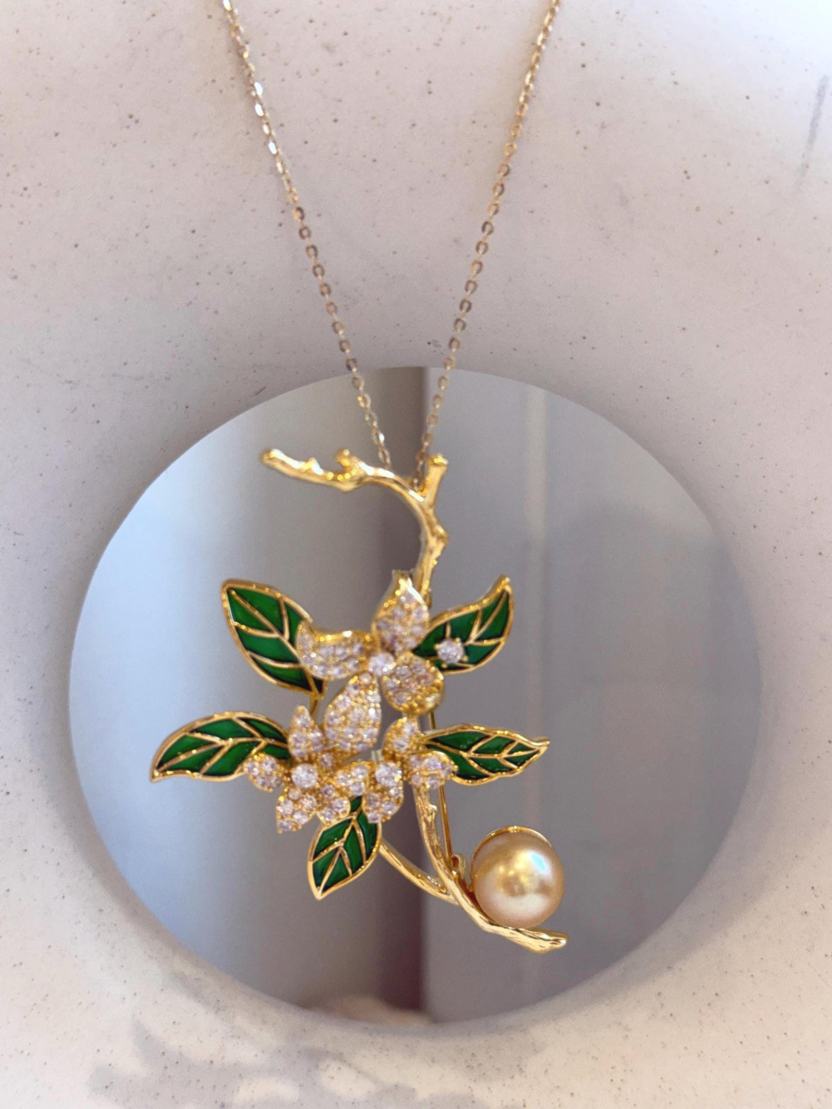 Elly’s Edison Golden pearl Floral brooch: Extreme luster mirrored,9.4mm,4.1x6.2cm. Pearl jewelry idea