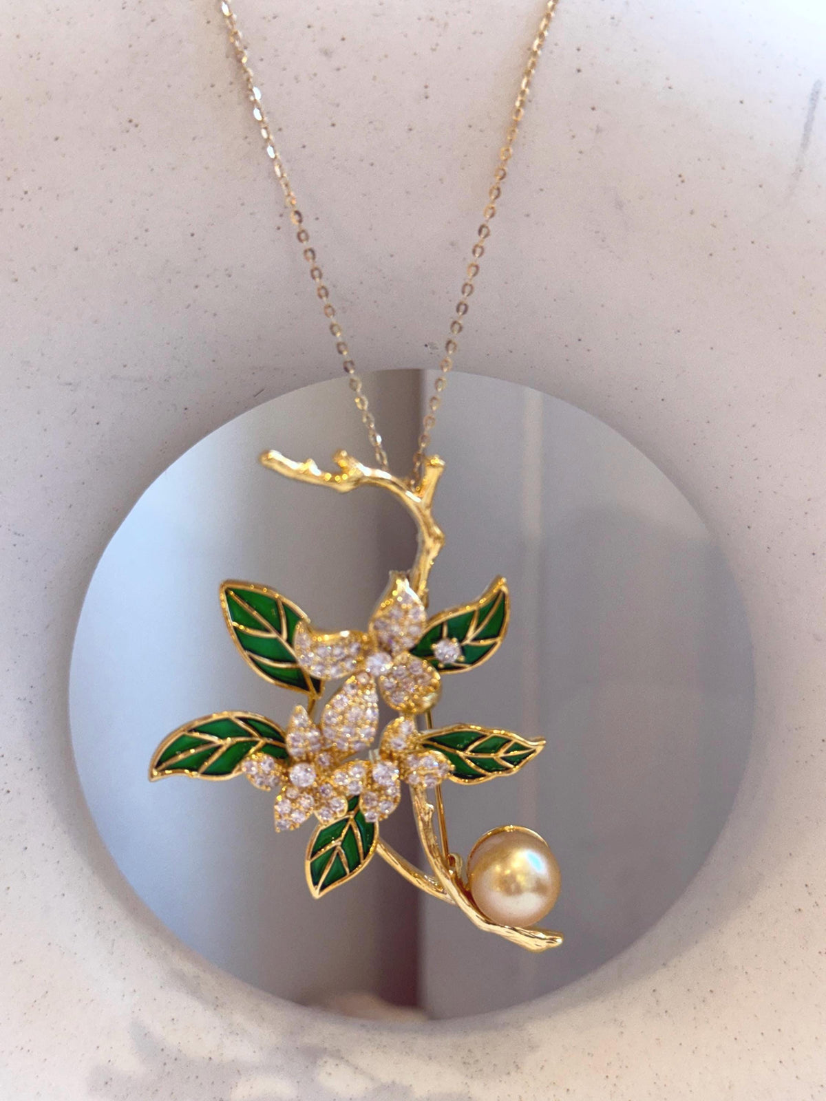 Elly’s Edison Golden pearl Floral brooch: Extreme luster mirrored,9.4mm,4.1x6.2cm. Pearl jewelry idea