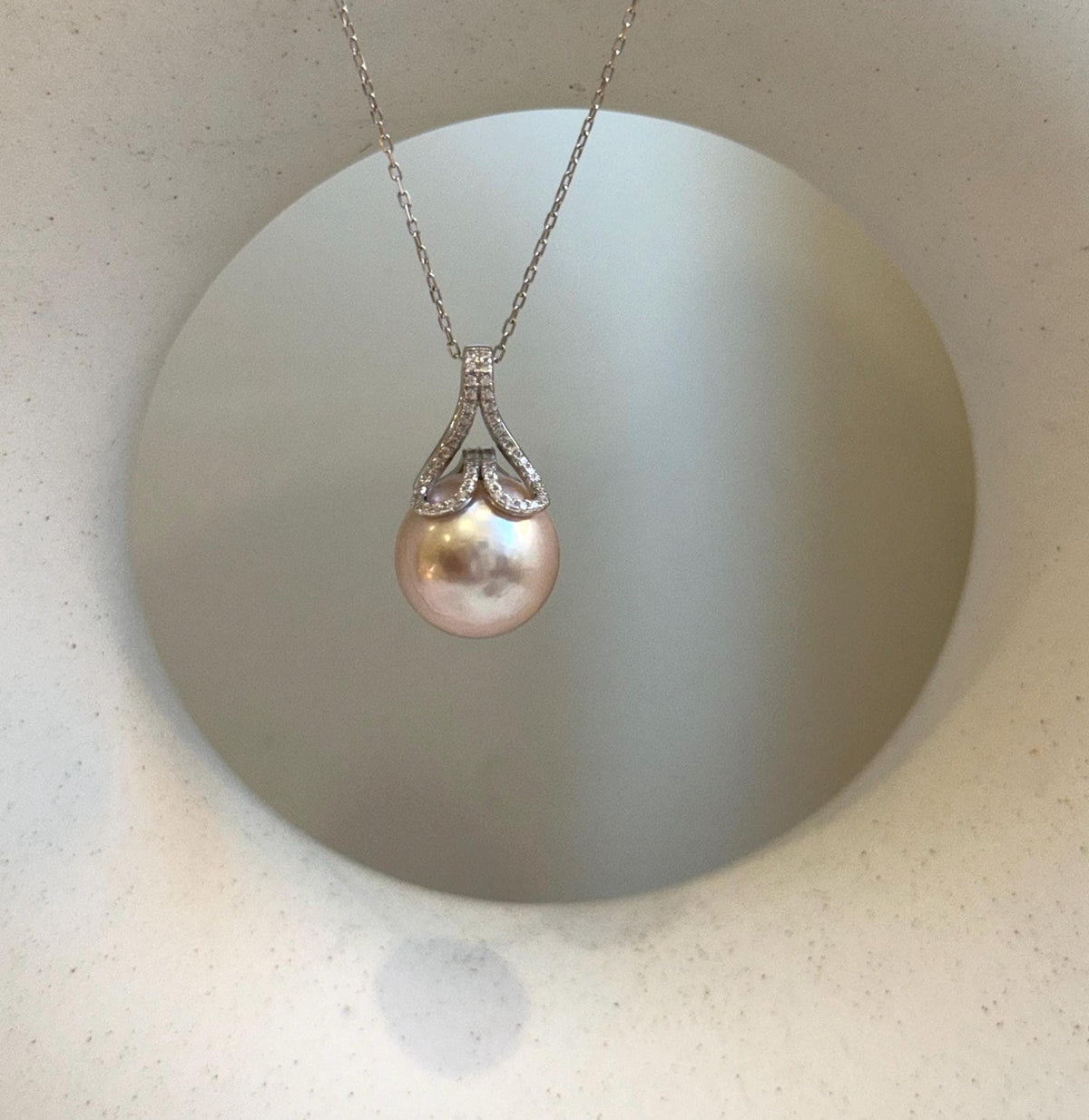 Elly’s 13.6mm Edison rose Pearl mermaid tail Pendant: Extreme luster mirrored, s925 silver pendant necklace set.Pearl jewelry idea.
