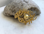 Elly’s South sea ultra golden pearl feathers brooch pendant 2in1: Extreme luster mirrored effect, 10mm. Pearl jewelry idea.