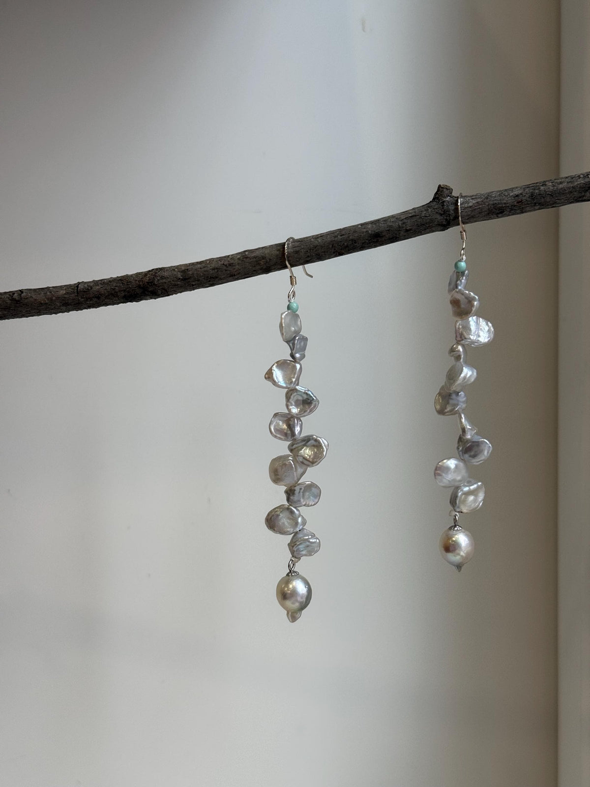 Elly’s 8.9mm Akoya ocean Pearl Freshwater Keshi pearls Earrings hooks: Extreme luster, 9.6cm high, S925 silver cool earrings chandeliers.
