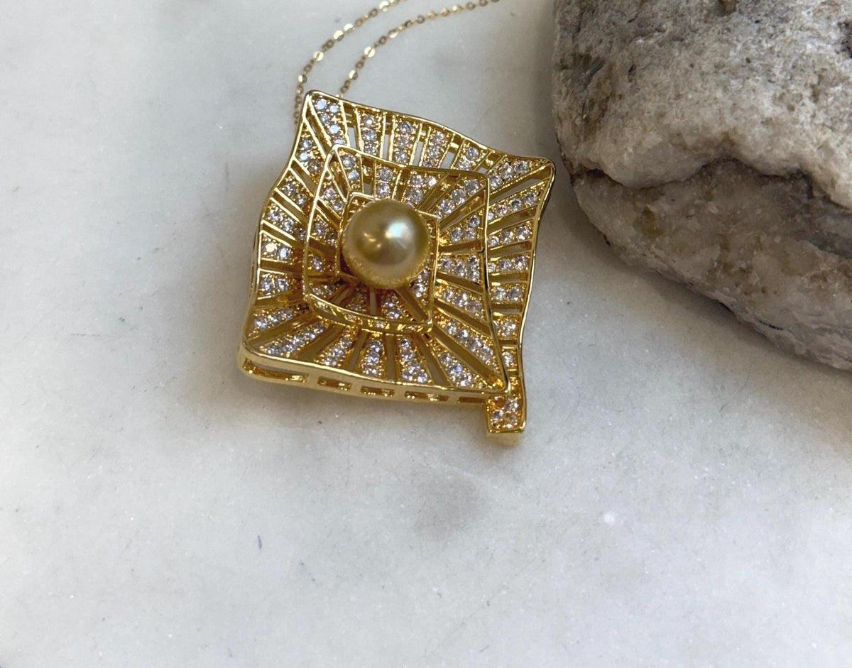 Elly’s South Sea ultra Gold Pearl Vintage Brooch Pendant 2in1: Strong luster, 10.1mm Pearl, 3.5x3.8cm, Gift for her