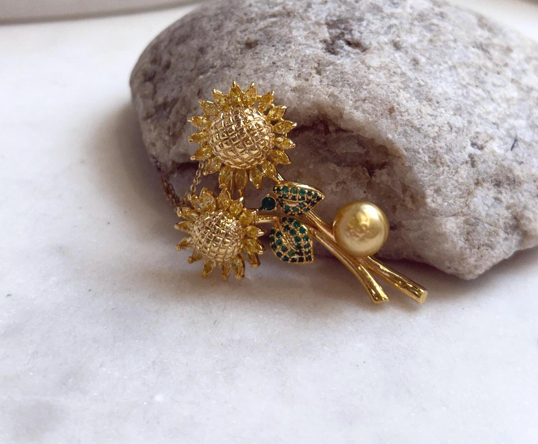 Elly’s 9.6mm South Sea deep Gold Pearl Sunflower Brooch Pendant 2in1: Extreme luster mirrored, 3.2x5cm, gift for her holiday