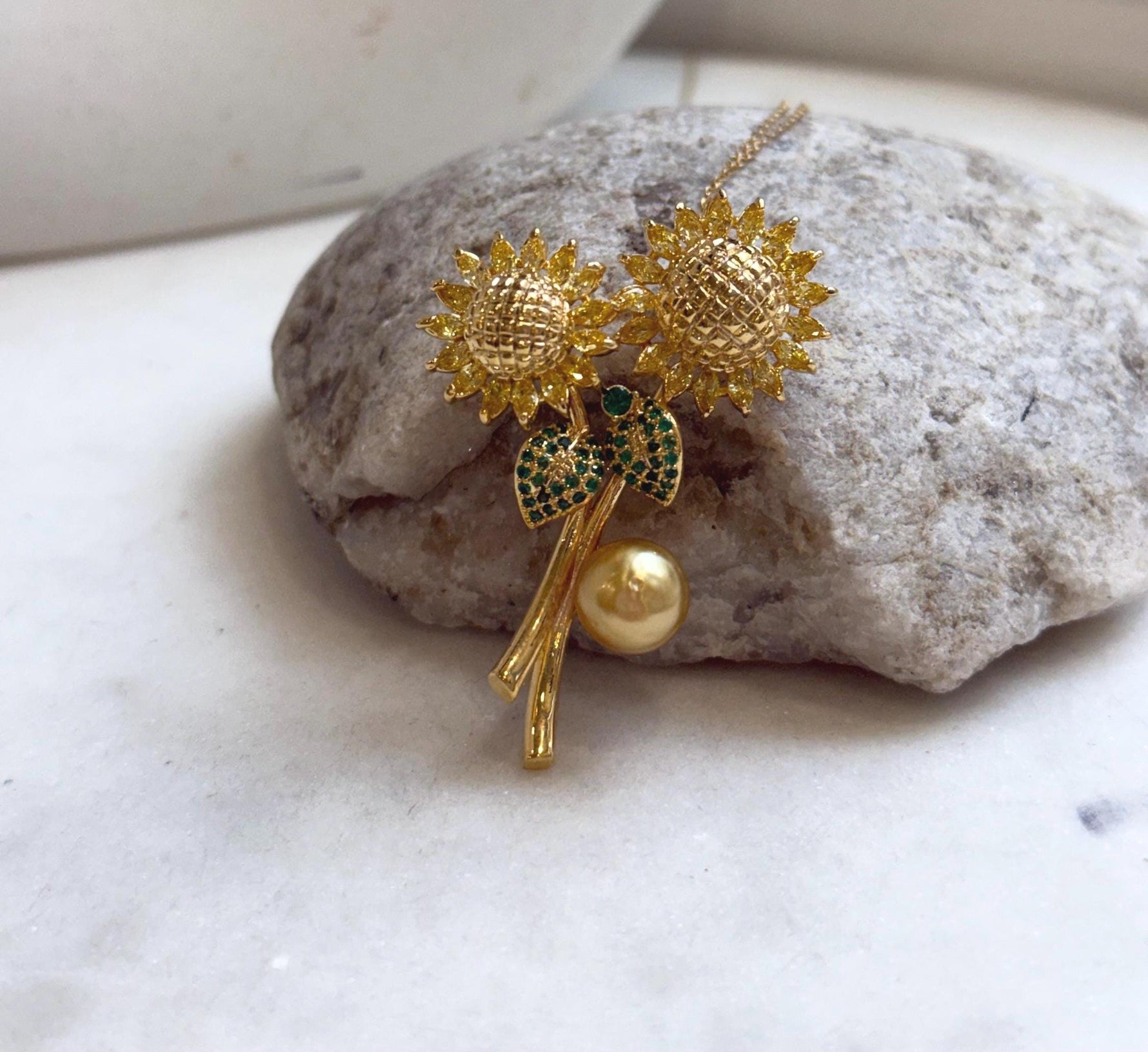 Elly’s 9.6mm South Sea deep Gold Pearl Sunflower Brooch Pendant 2in1: Extreme luster mirrored, 3.2x5cm, gift for her cool brooch