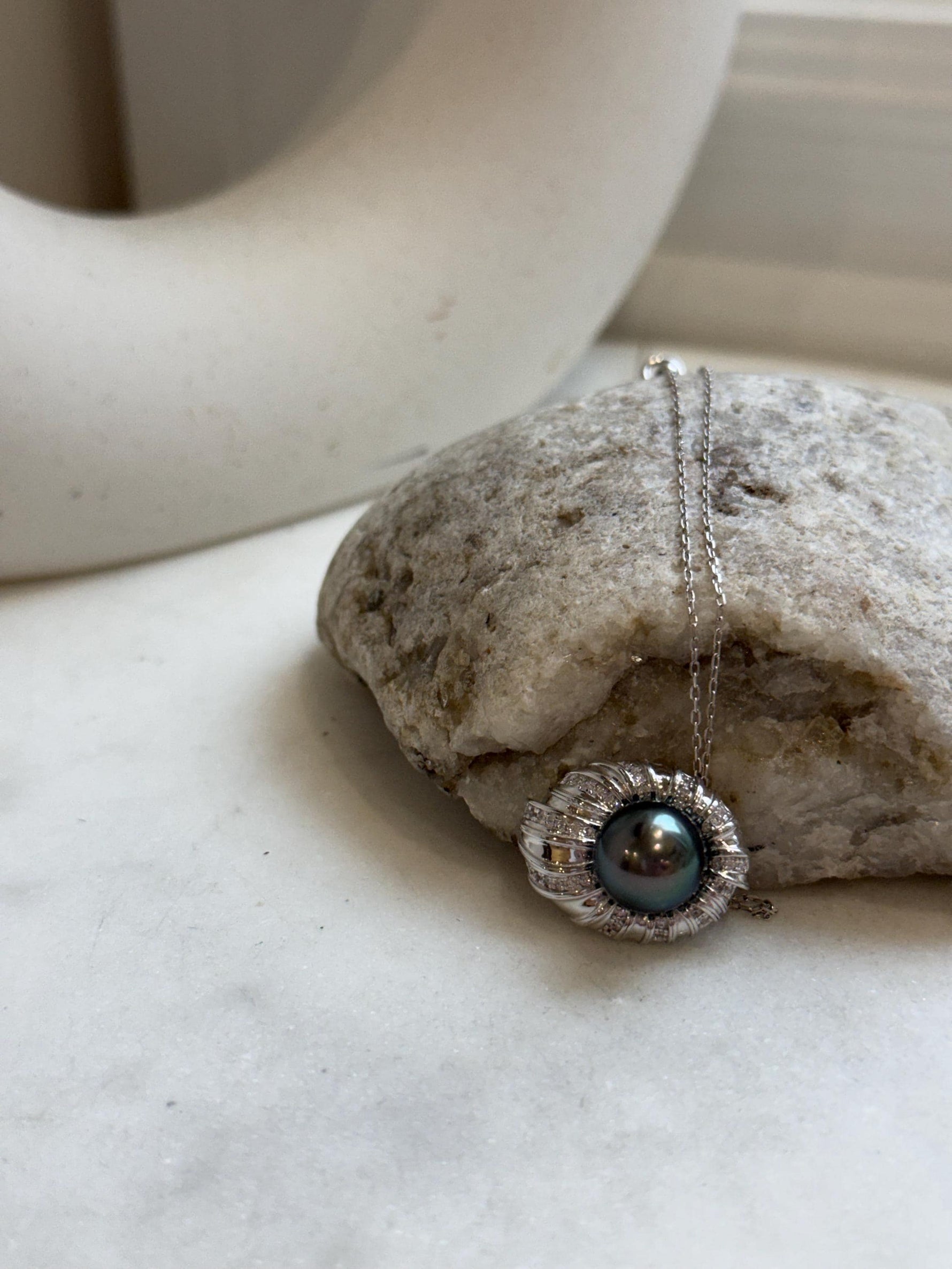 Elly’s 10.2mm Tahitian peacock green Ocean Pearl pendant: Extreme luster mirrored, S925 silver pendant chain set. Pearl jewelry.