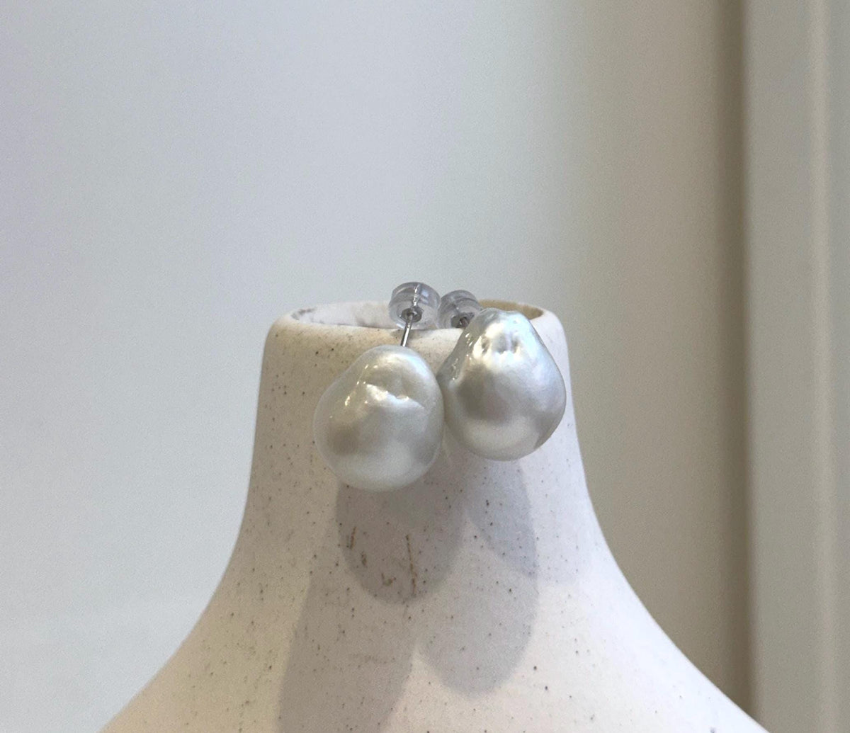 Elly’s Australian white baroque ocean Pearls minimalist earrings studs: Extreme luster, To 16.9mm, s925 silver earrings Studs.