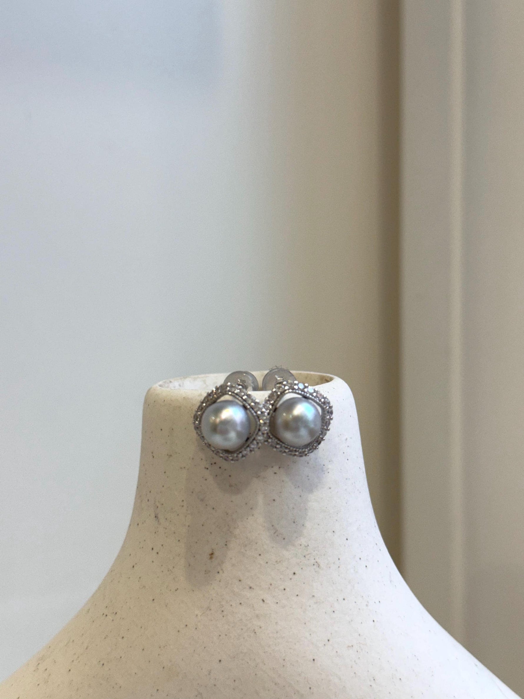 Elly’s 7.7mm Akoya ocean Blue silver pearls earings: Extreme luster mirrored, 1.2x1.2cm, s925 silver earrings. Pearl jewelry idea.