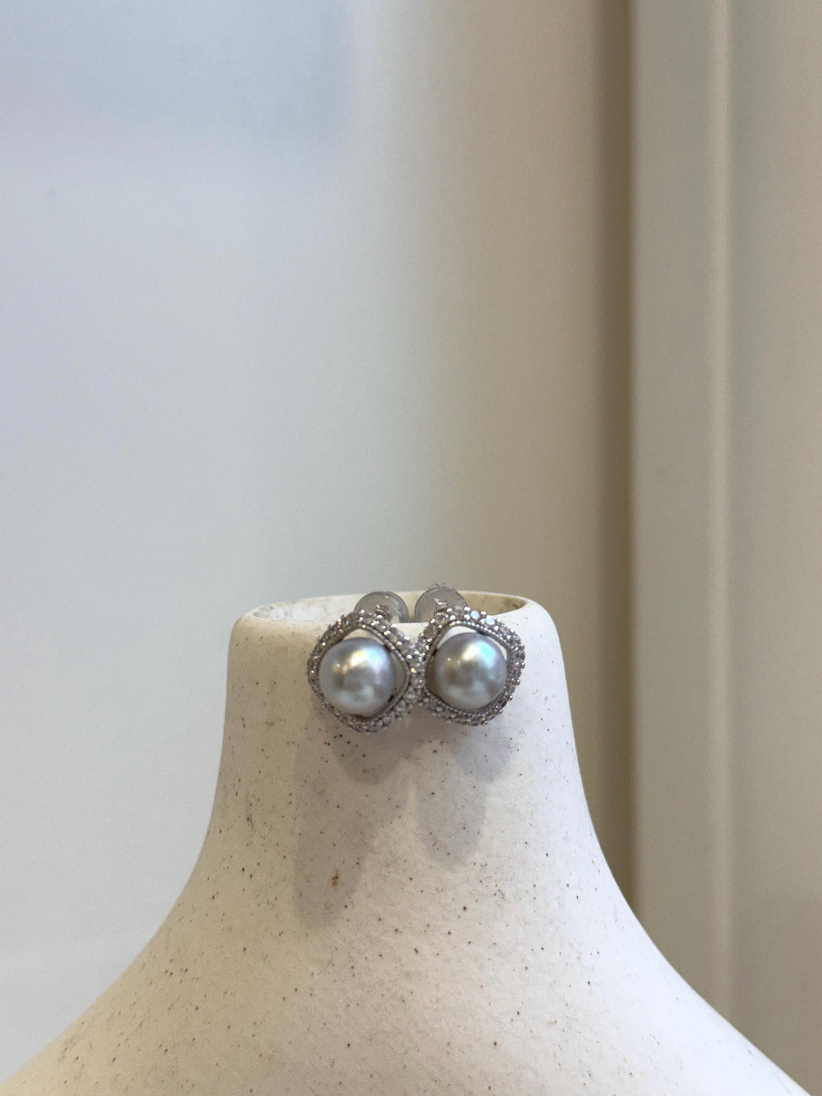 Elly’s 7.7mm Akoya ocean Blue silver pearls earings: Extreme luster mirrored, 1.2x1.2cm, s925 silver earrings. Pearl jewelry idea.