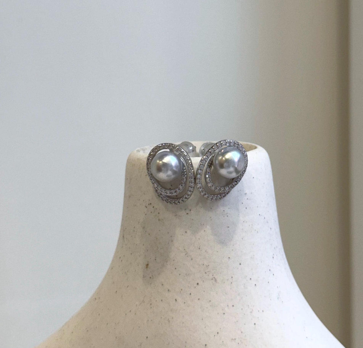 Elly’s 7.3mm Akoya ocean Blue silver pearls earings: Extreme luster mirrored, 1.2x1.5cm, s925 silver earrings. Pearl jewelry idea.