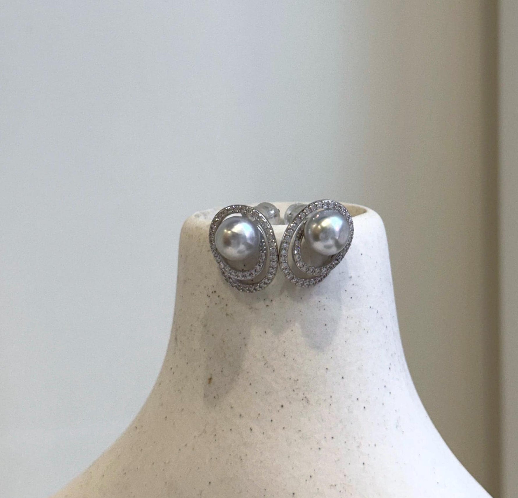 Elly’s 7.3mm Akoya ocean Blue silver pearls earings: Extreme luster mirrored, 1.2x1.5cm, s925 silver earrings. Pearl jewelry idea.