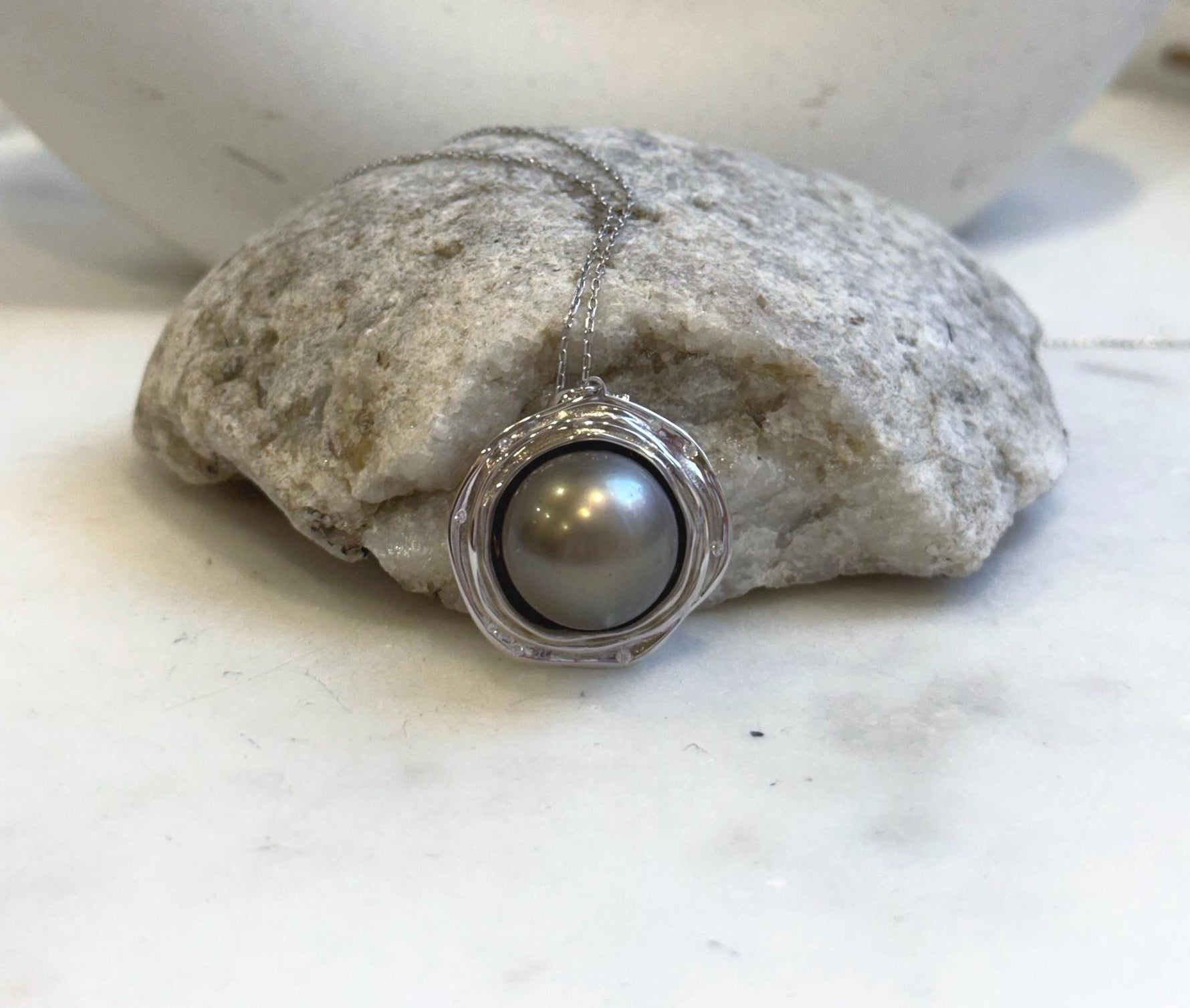 Elly’s 15.2mm Rare Huge Tahitian platinum Ocean Pearl pendant: Strong luster, S925 silver pendant chain set. Pearl jewelry idea. gift for her birthday