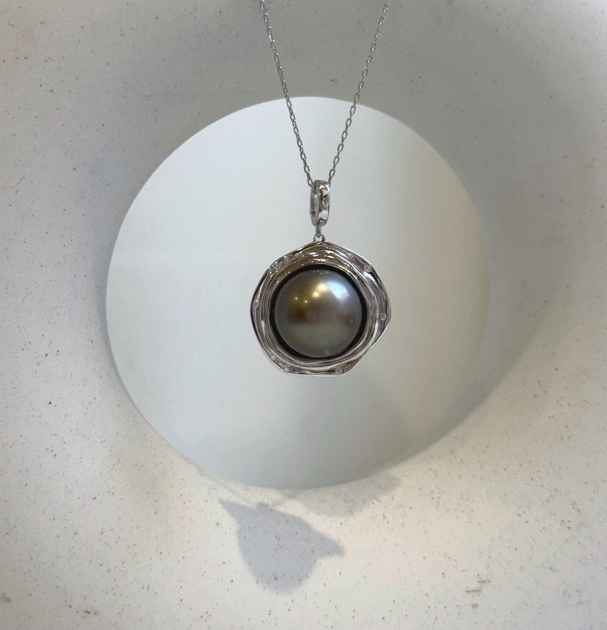 Elly’s 15.2mm Rare Huge Tahitian platinum Ocean Pearl pendant: Strong luster, S925 silver pendant chain set. Pearl jewelry idea. gift for her anniversary