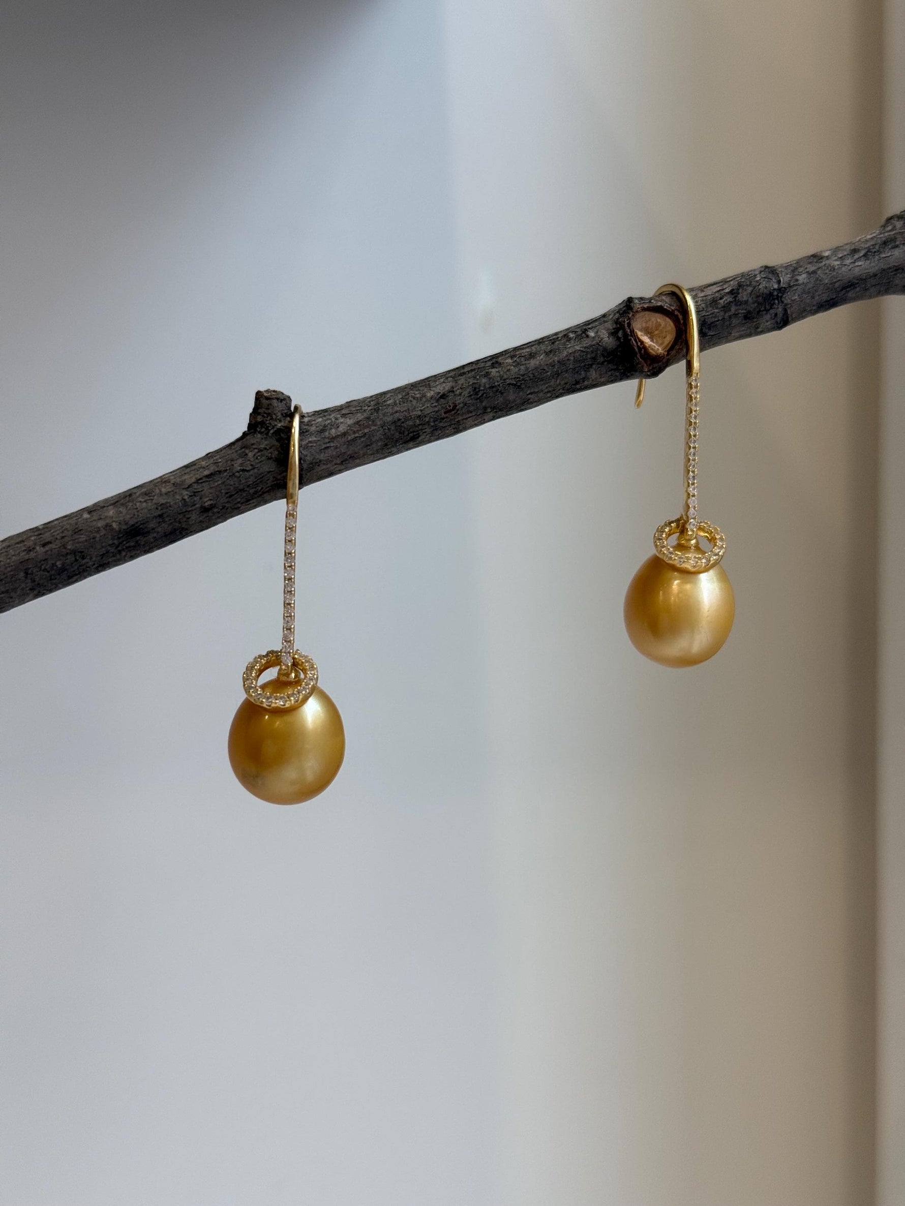 Elly’s 10.9mm Genius South sea deep gold ocean Pearls Earrings hooks: Extreme luster, 3.7cm, S925 silver w/gold plated earrings hooks. gift for her birthday