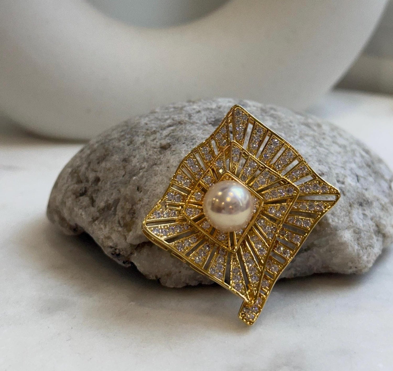 Elly’s Edison peach Gold Pearl Vintage Brooch Pendant 2in1: Extreme luster mirrored, 11.1mm, 3.5x3.8cm, s925 silver chain not included. gift for her