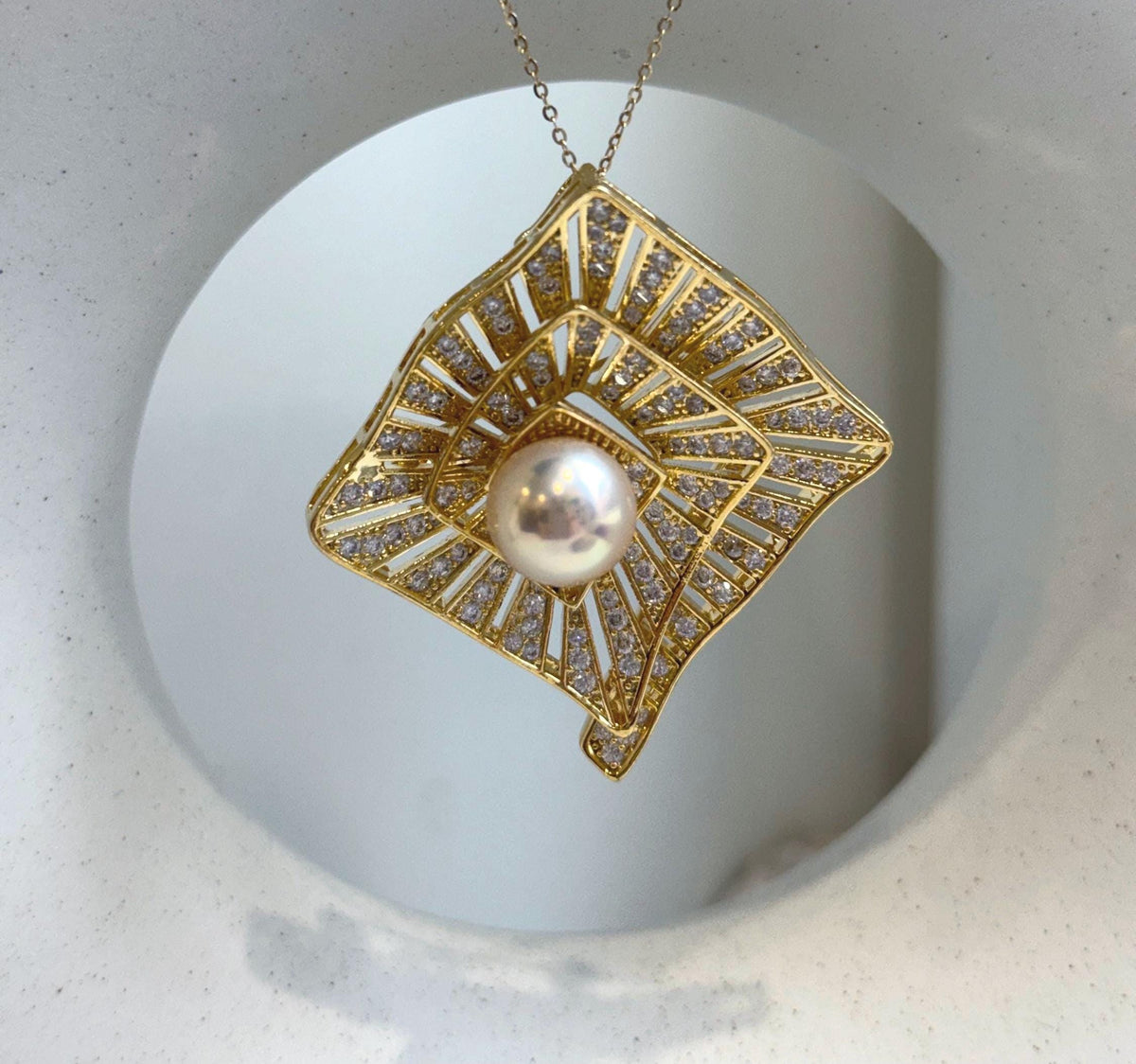 Elly’s Edison peach Gold Pearl Vintage Brooch Pendant 2in1: Extreme luster mirrored, 11.1mm, 3.5x3.8cm, s925 silver chain not included. gift for her holiday