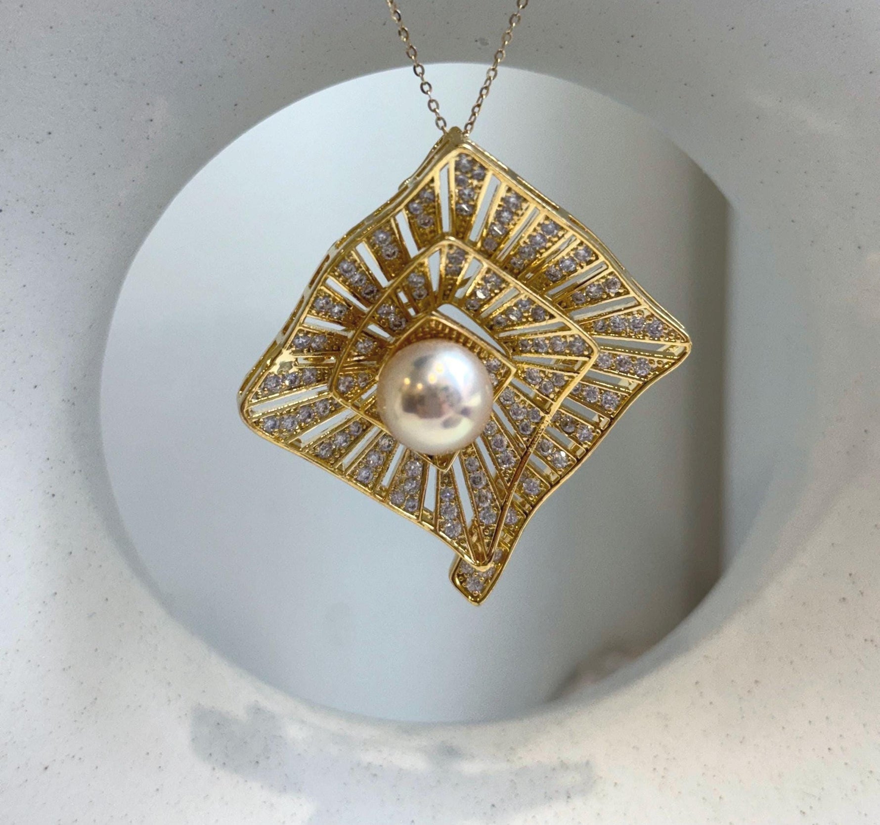 Elly’s Edison peach Gold Pearl Vintage Brooch Pendant 2in1: Extreme luster mirrored, 11.1mm, 3.5x3.8cm, s925 silver chain not included. gift for her holiday