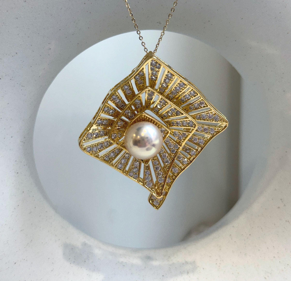 Elly’s Edison peach Gold Pearl Vintage Brooch Pendant 2in1: Extreme luster mirrored, 11.1mm, 3.5x3.8cm, s925 silver chain not included. gift for her retirement