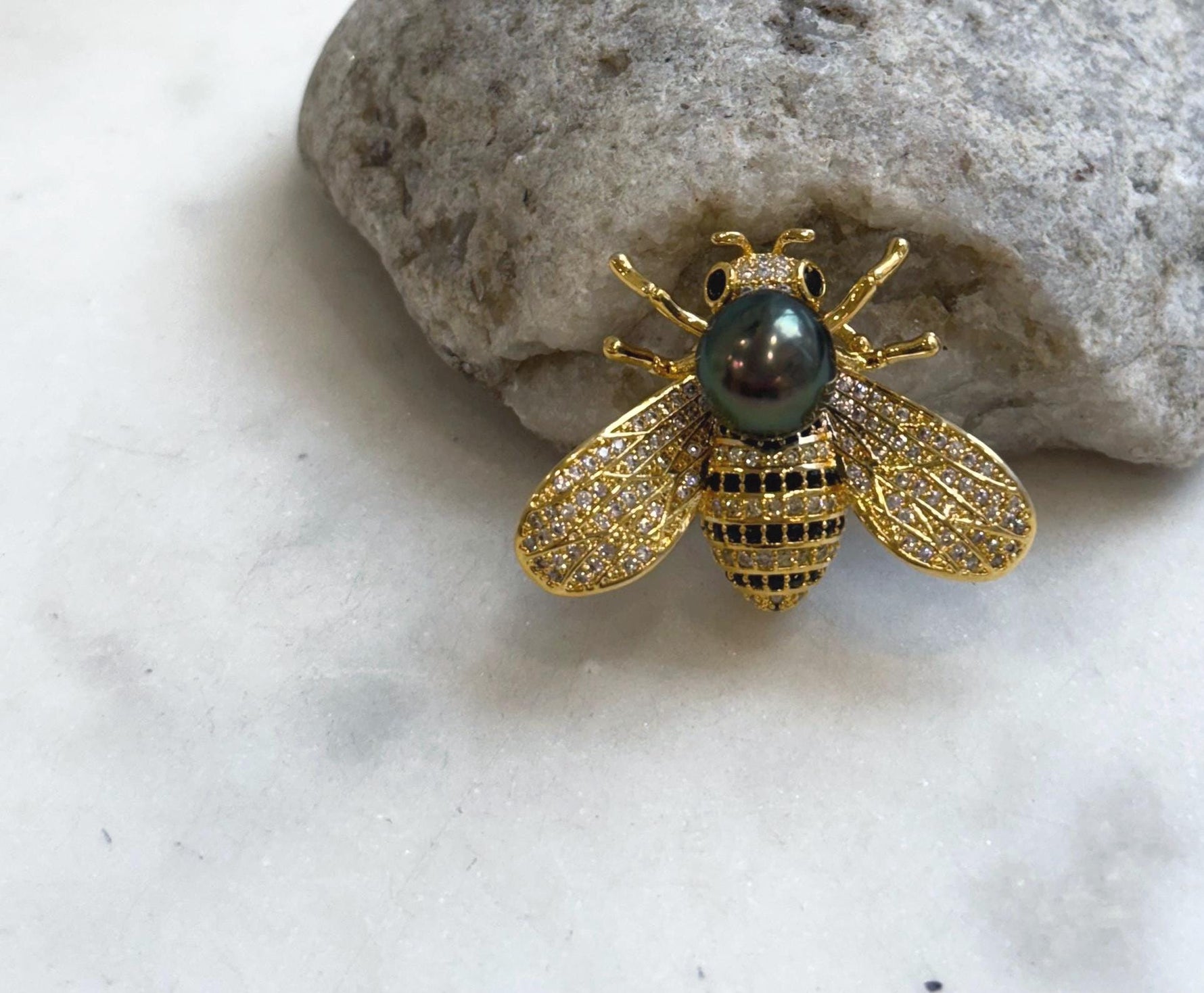 Elly’s Tahitian Peacock green Ocean Pearl Bee Brooch pendant 2in1: Extreme luster mirrored, 10.7mm, 4x3cm, gift for her daily wear