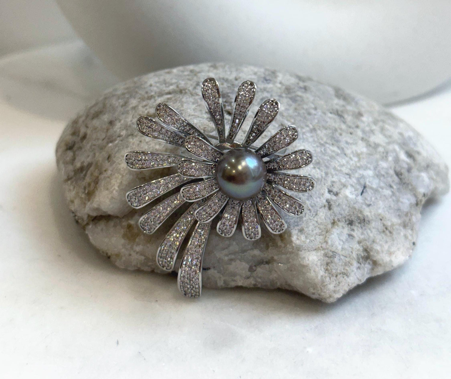 Elly’s Tahitian rare platinum brown Ocean Pearl Floral Brooch pendant 2in1: Extreme luster mirrored, 10.6mm, s925 silver chain not included.