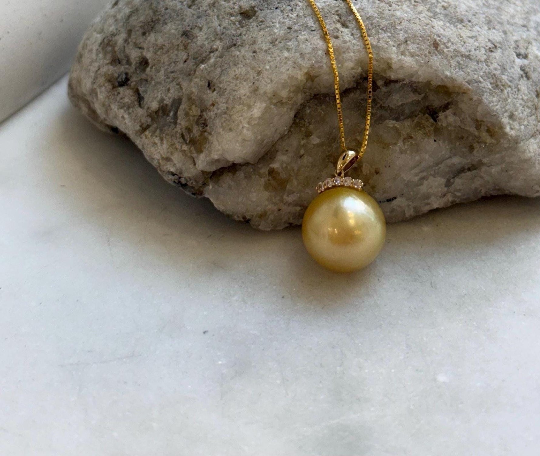 Elly’s 12.6mm Au750 18K Gold Genius South Sea ultra Golden Ocean Pearl Pendant: Extreme luster mirrored, 1.6cm high, 18K real gold pendant. gift for her Valentine’s Day