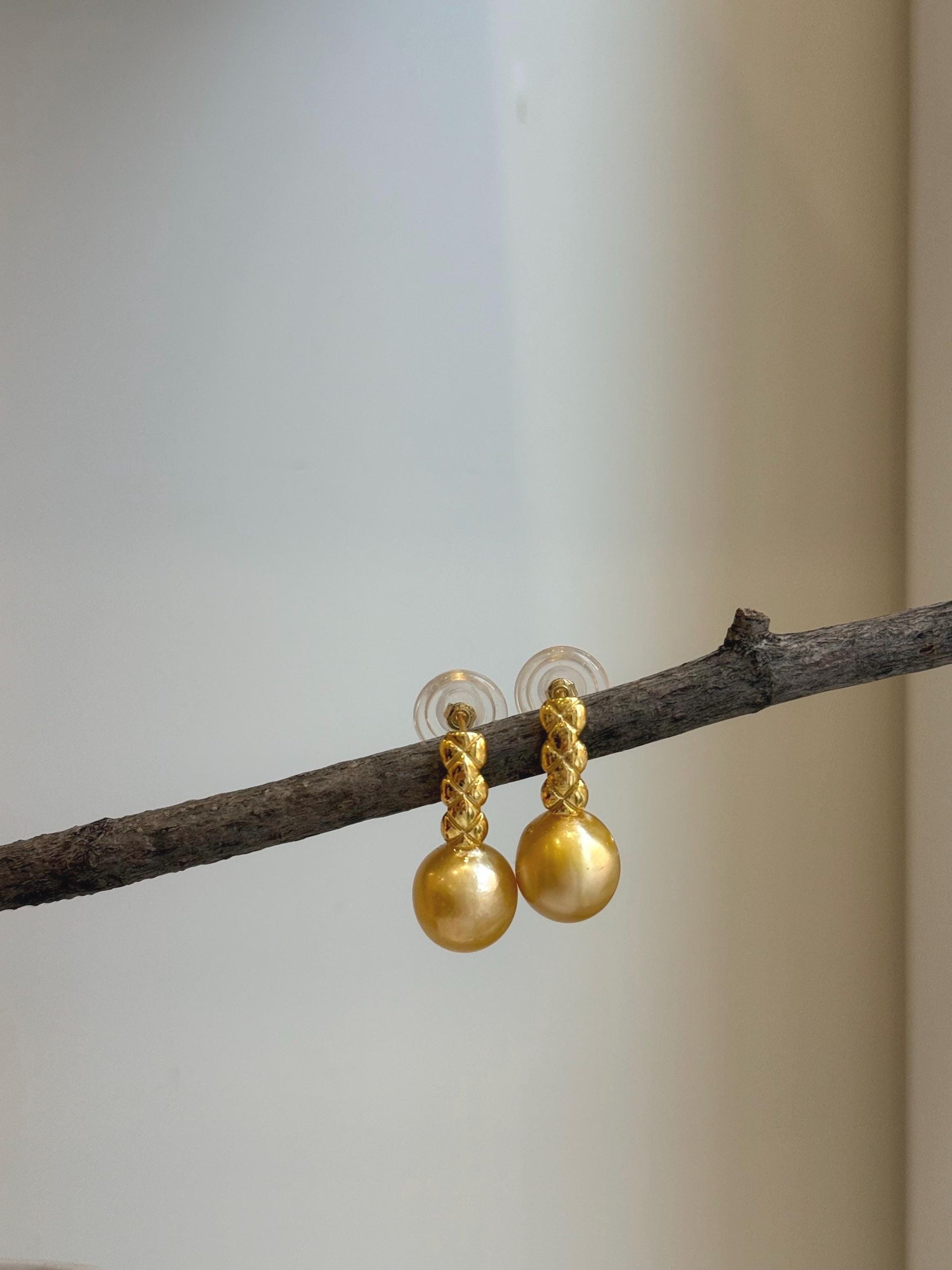 Elly’s 10.6mm South sea ultra golden ocean Pearls Earrings: Extreme luster mirrored, 2.3cm high, S925 silver cool earrings.