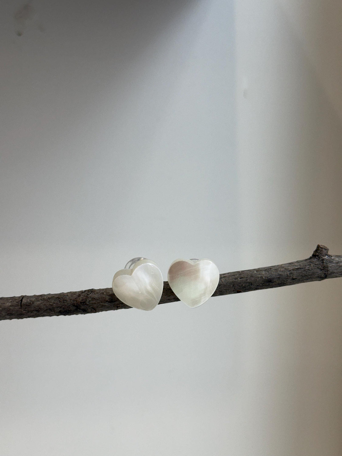 Elly’s 14.8x14.3mm White iridescent Heart Ocean Mabe Pearls Earrings Studs: Extreme luster Mirrored, S925 silver earrings studs. Gift for her daily earrings