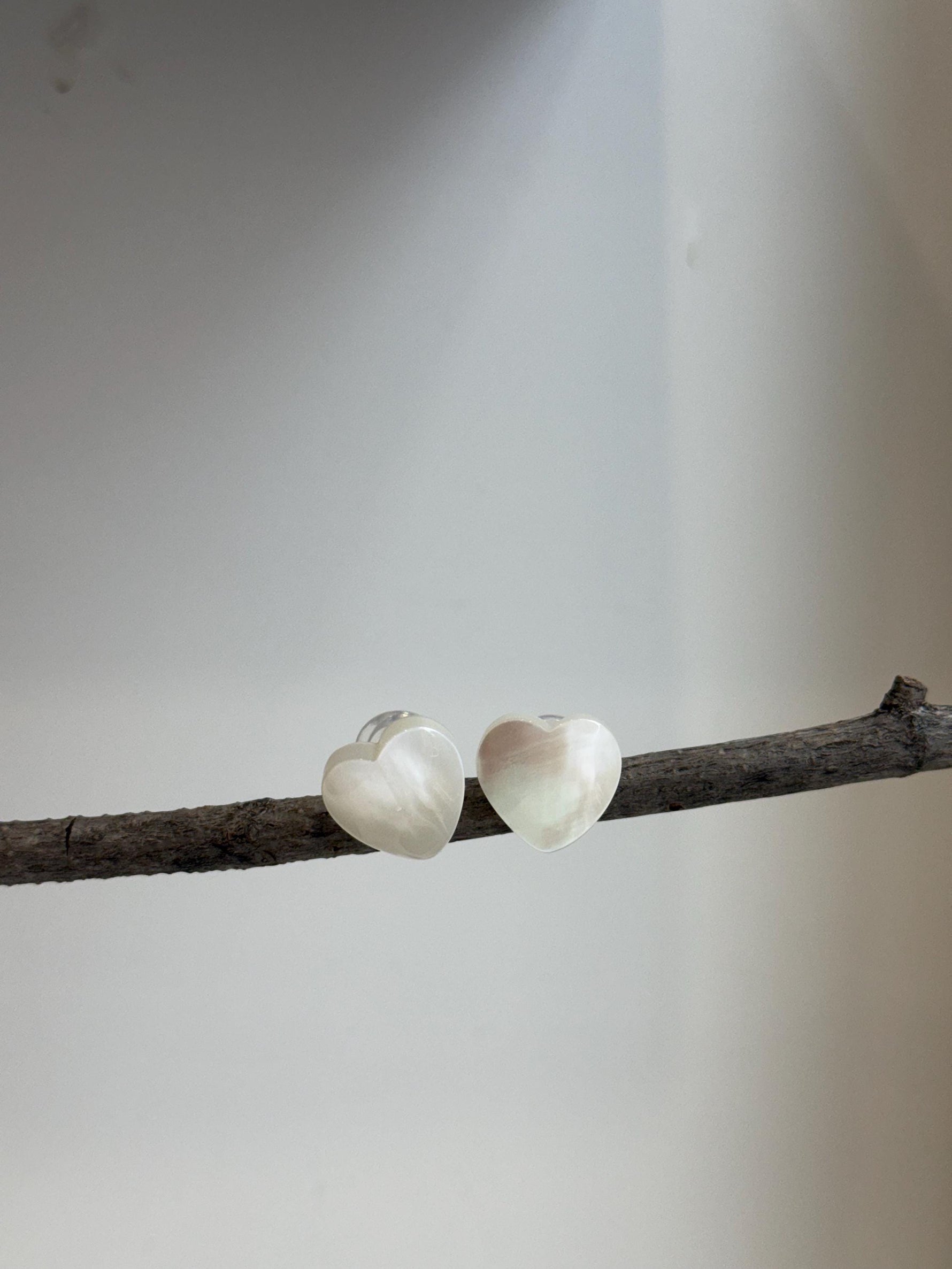 Elly’s 14.8x14.3mm White iridescent Heart Ocean Mabe Pearls Earrings Studs: Extreme luster Mirrored, S925 silver earrings studs. Gift for her