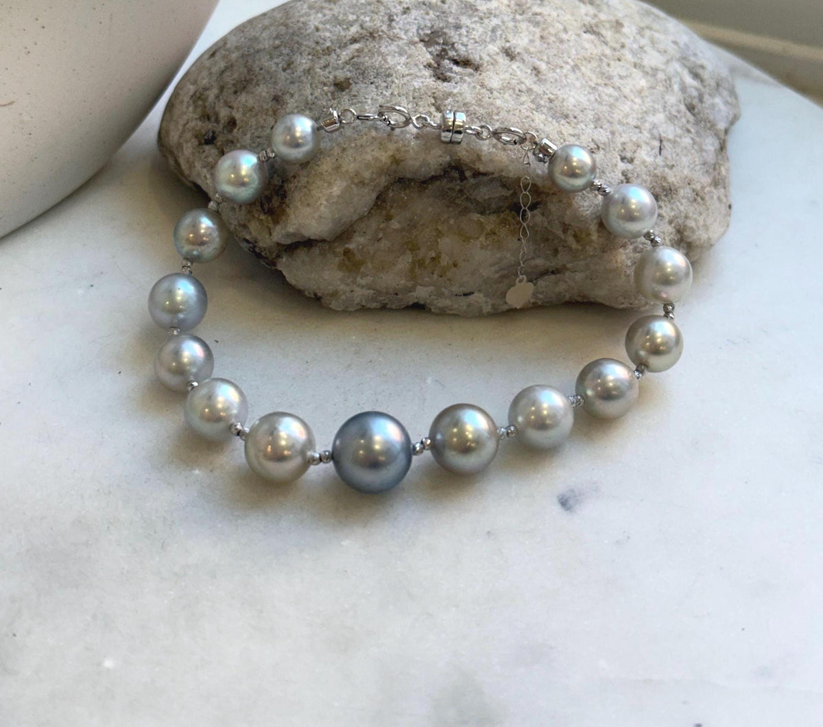Elly’s Au750 18K gold 14pcs Tahitian Akoya Ocean Pearls Bracelet: Extreme luster Mirrored effect, 6.9-10.7mm, 18k Gold bracelet, 7.8” long, gift for her Valentine’s Day
