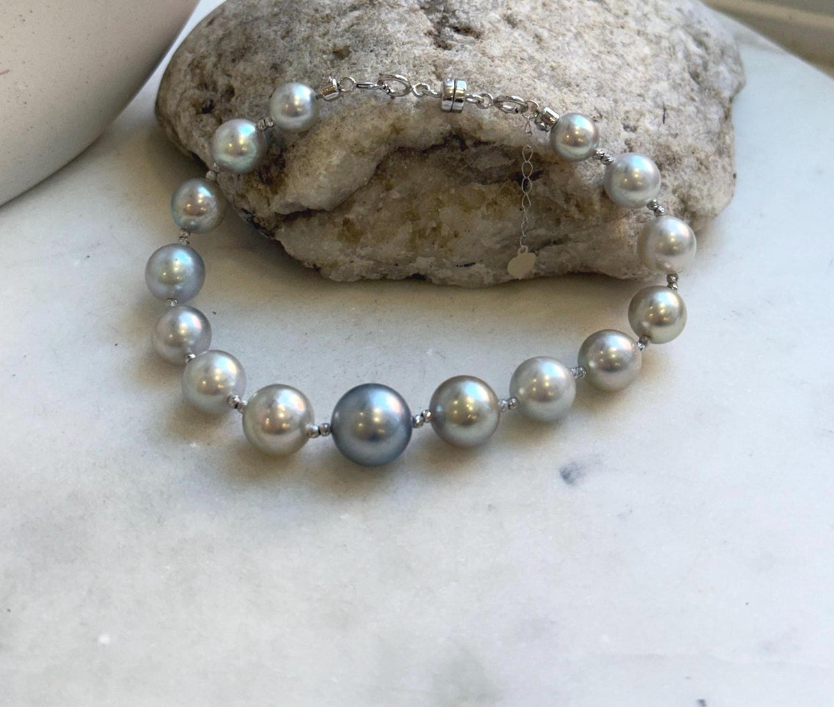 Elly’s Au750 18K gold 14pcs Tahitian Akoya Ocean Pearls Bracelet: Extreme luster Mirrored effect, 6.9-10.7mm, 18k Gold bracelet, 7.8” long, gift for her