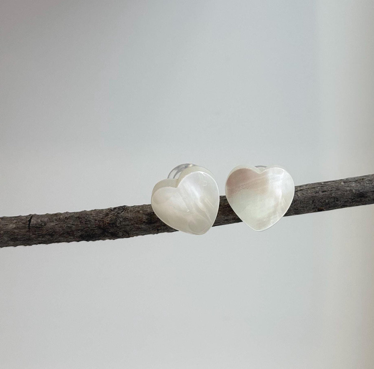 Elly’s 14.8x14.3mm White iridescent Heart Ocean Mabe Pearls Earrings Studs: Extreme luster Mirrored, S925 silver earrings studs. Gift for her birthday