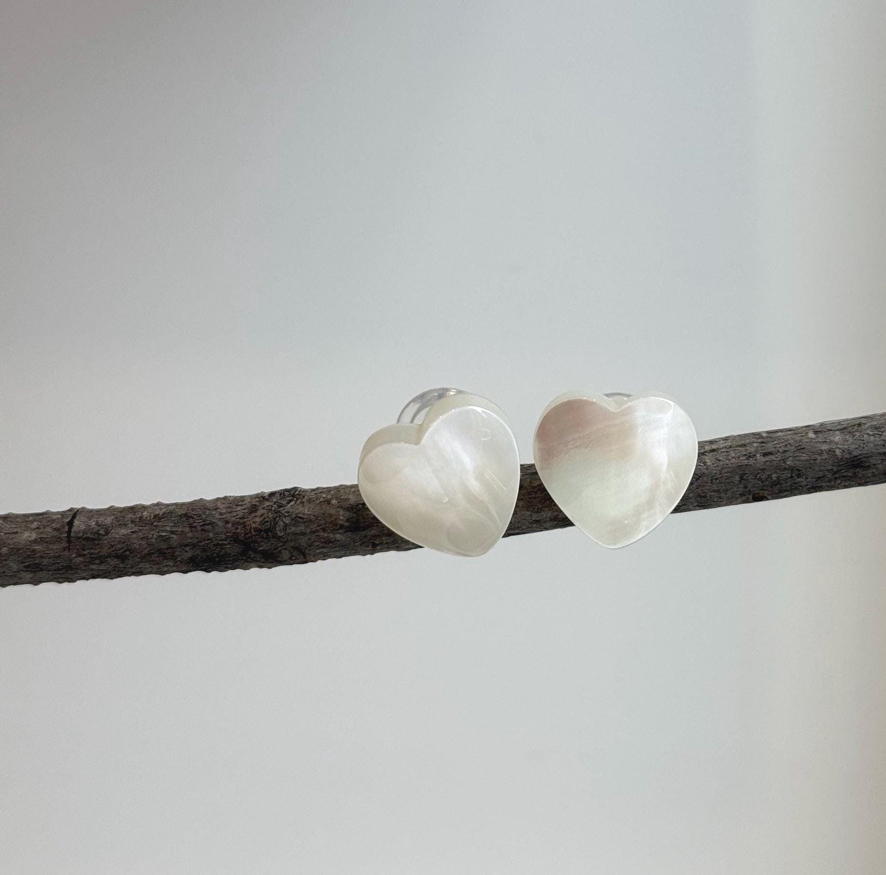 Elly’s 14.8x14.3mm White iridescent Heart Ocean Mabe Pearls Earrings Studs: Extreme luster Mirrored, S925 silver earrings studs. Gift for her birthday