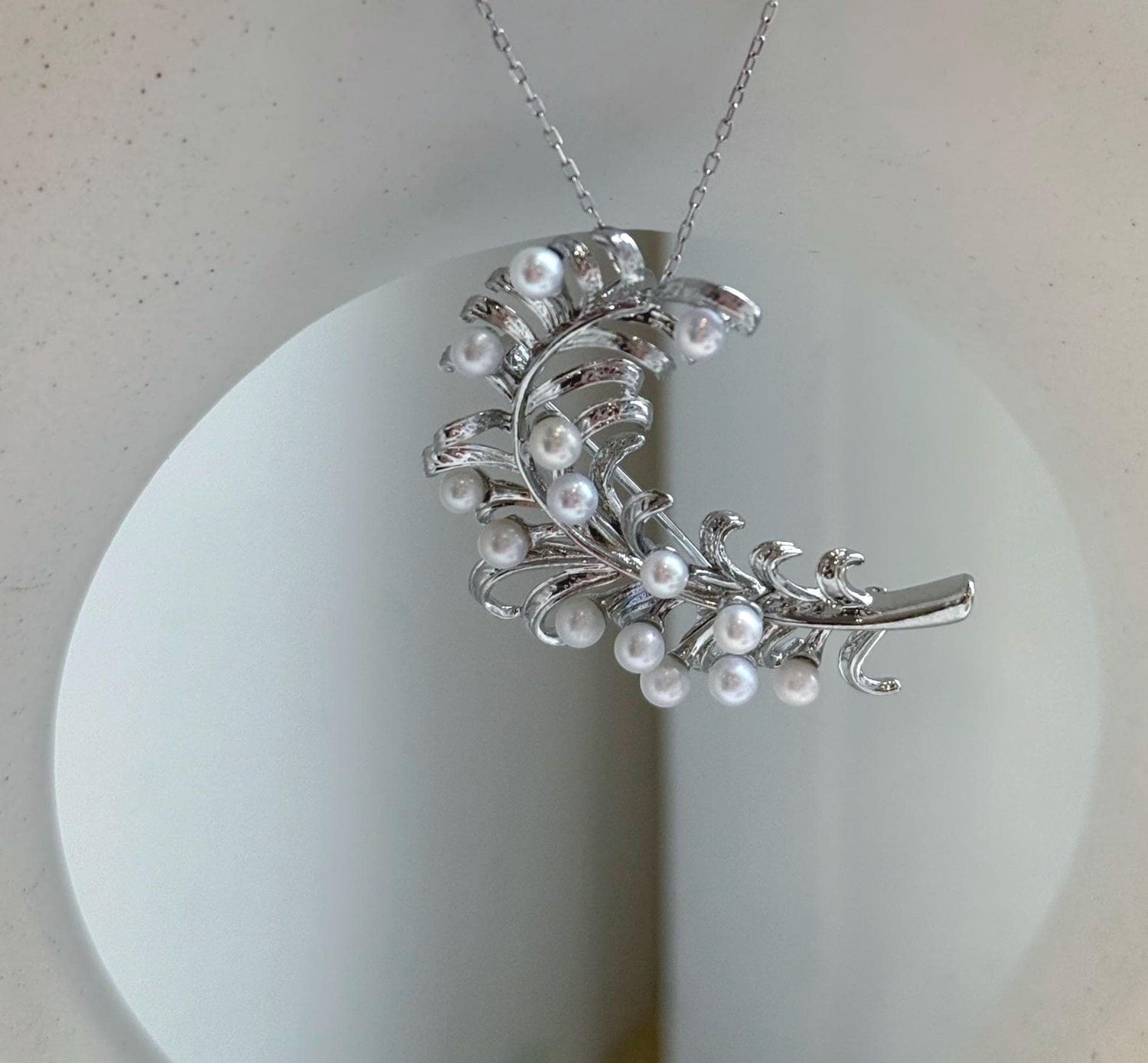 Elly’s 14pcs White small pearls Leaf Brooch Pendant 2in1: Extreme luster mirrored, 3-3.5mm, 3x4cm, gift for her daily brooch