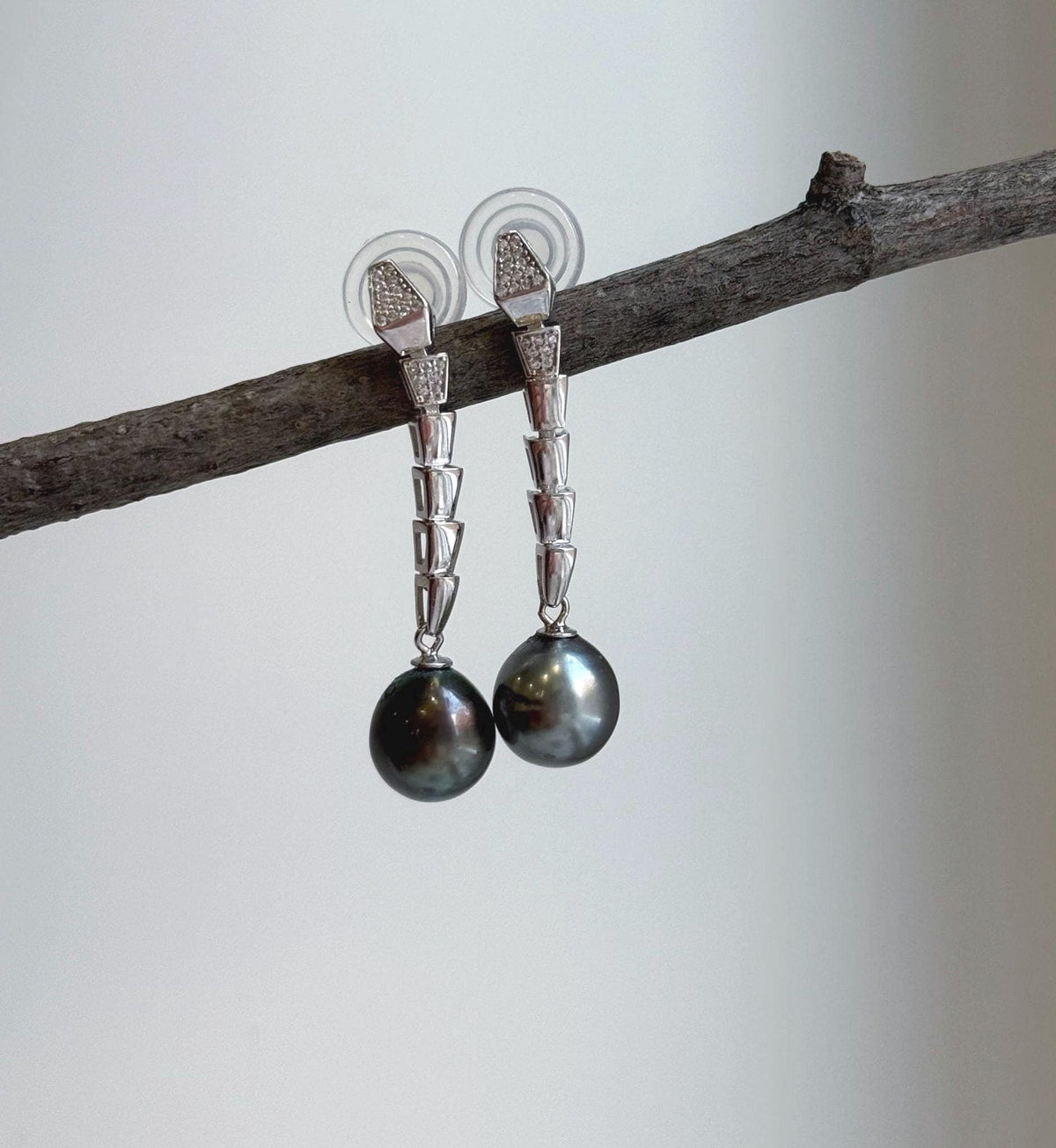 Elly’s 9.4mm Tahitian platinum ocean Pearls Earrings chandeliers: Extreme luster Mirrored, 4cm high, S925 silver cool snake earrings. gift for her birthday