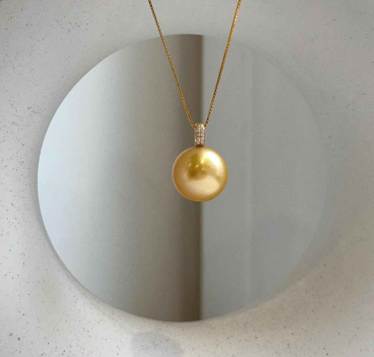 Elly’s 13.6mm Au750 18K Gold Huge Genius South Sea deep Golden Ocean Pearl Pendant: Extreme luster mirrored effect, 18k real gold pendant.
