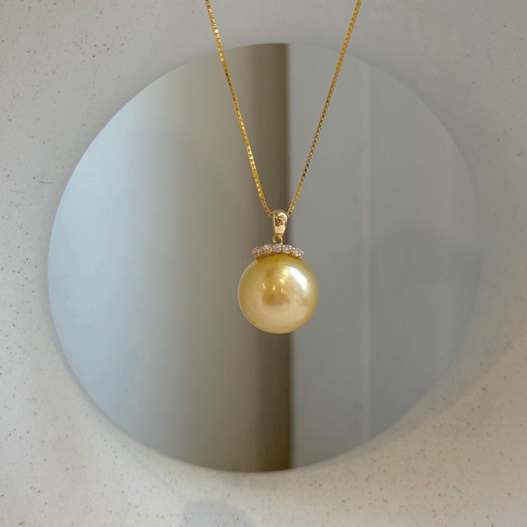 Elly’s 12.6mm Au750 18K Gold Genius South Sea ultra Golden Ocean Pearl Pendant: Extreme luster mirrored, 1.6cm high, 18K real gold pendant. gift for her Valentine’s Day