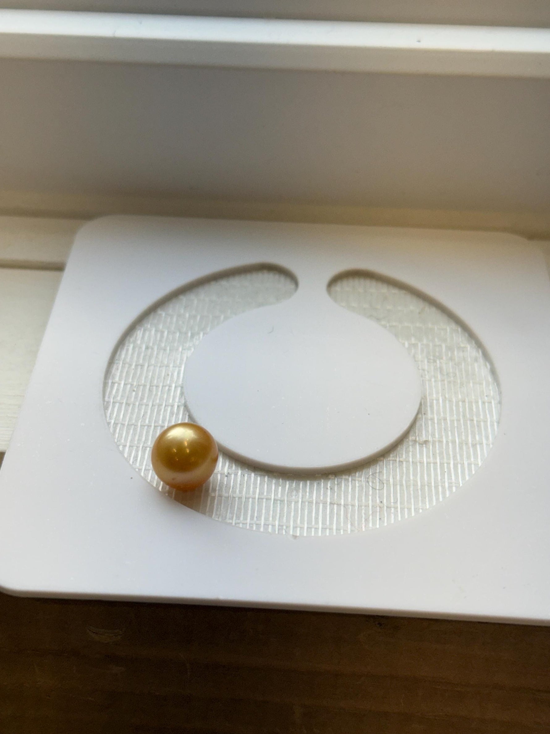 Elly’s Au750 18K South sea golden ocean Pearl Gold Ring: Extreme luster mirrored effect, 11.1mm, deep golden pearl, 