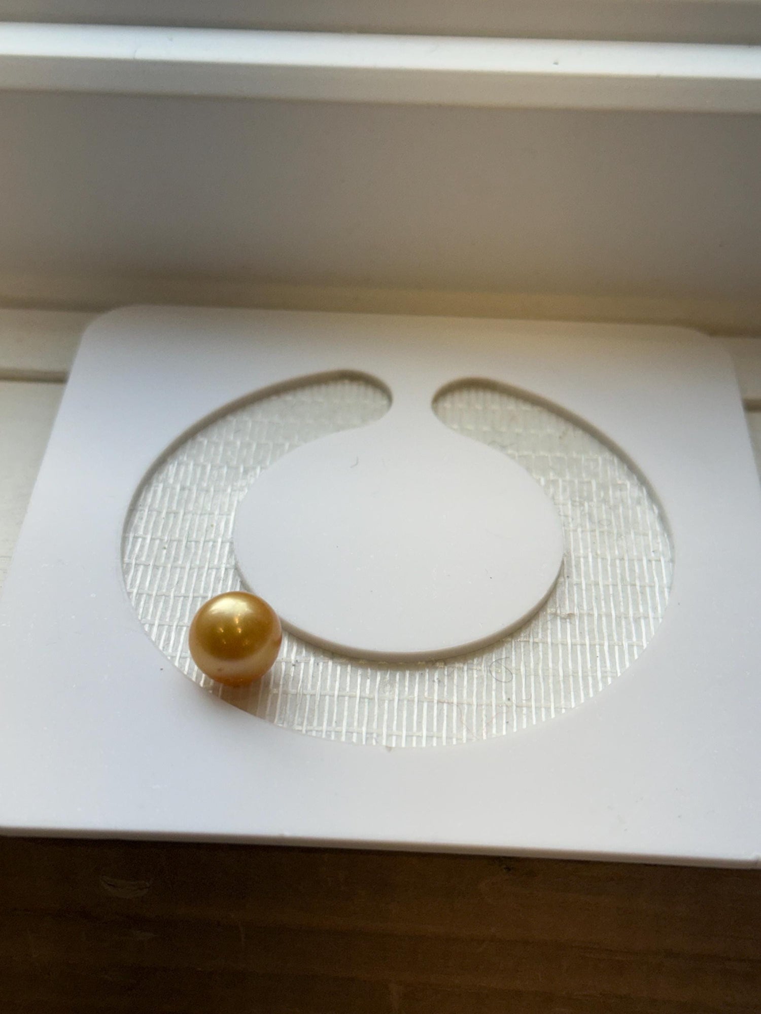 Elly’s Au750 18K South sea golden ocean Pearl Gold Ring: Extreme luster mirrored effect, 11.1mm, deep golden pearl, 