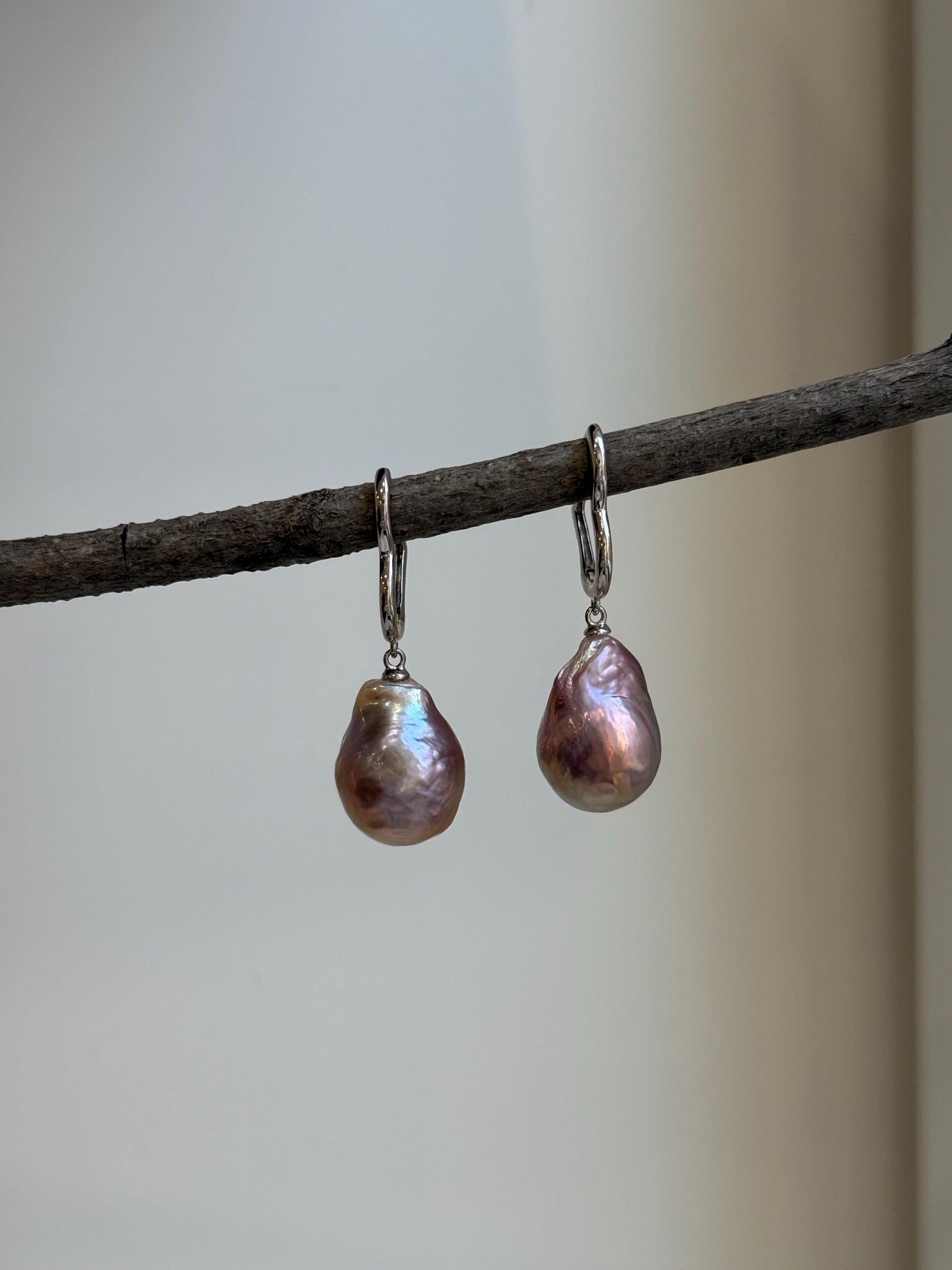 Elly’s Freshwater baroque pearls Heart Earrings: Extreme luster mirrored, Rose Iridescent, to 18mm, S925 silver earrings.Pearl Jewelry Idea.