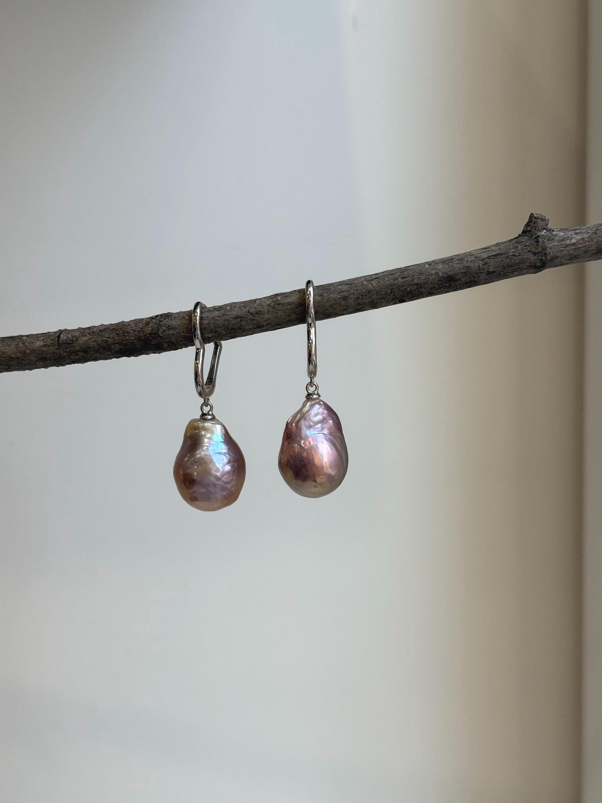 Elly’s Freshwater baroque pearls Heart Earrings: Extreme luster mirrored, Rose Iridescent, to 18mm, S925 silver earrings.Pearl Jewelry Idea.