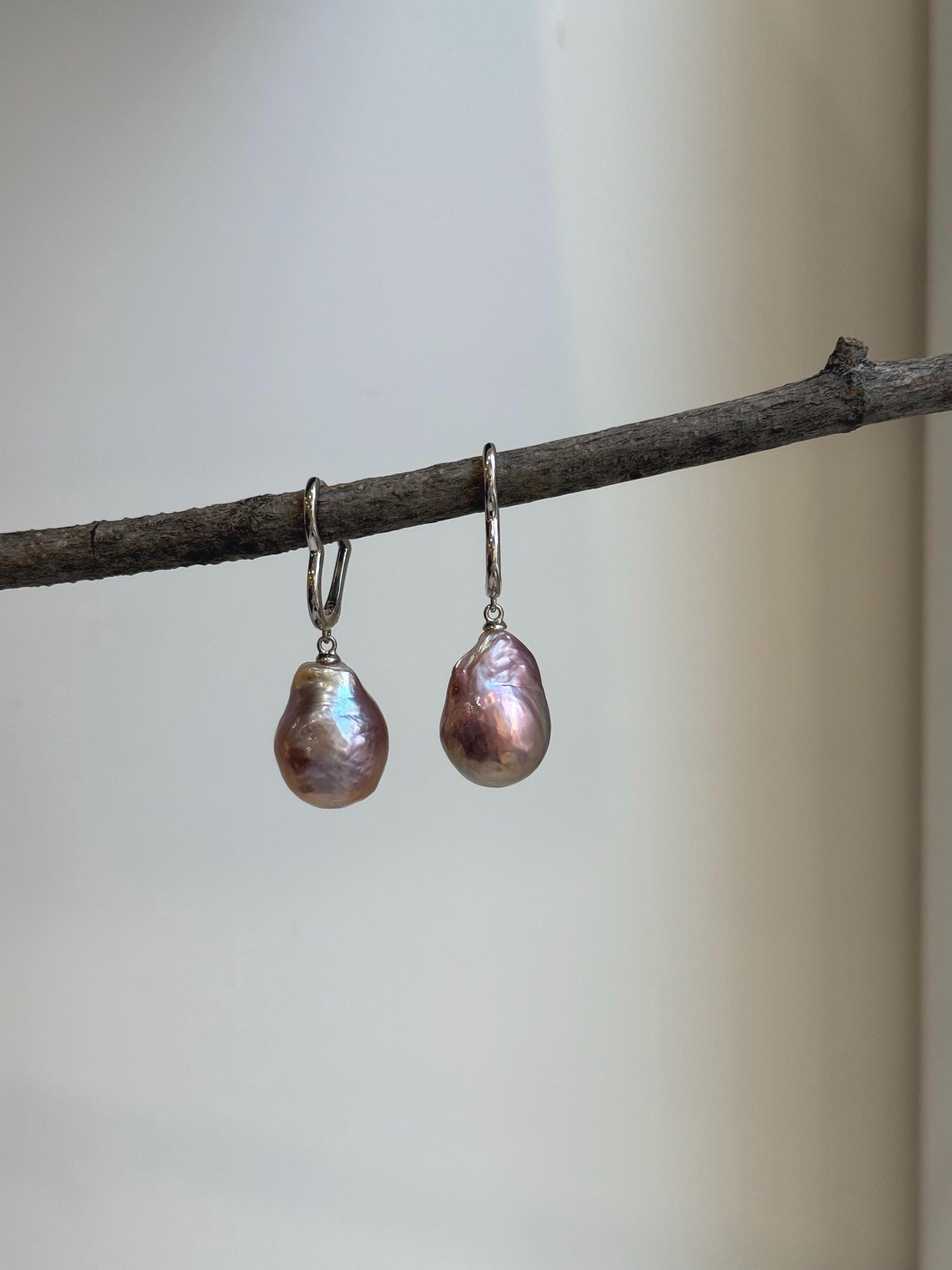 Elly’s Freshwater baroque pearls Heart Earrings: Extreme luster mirrored, Rose Iridescent, to 18mm, S925 silver earrings.Pearl Jewelry Idea.